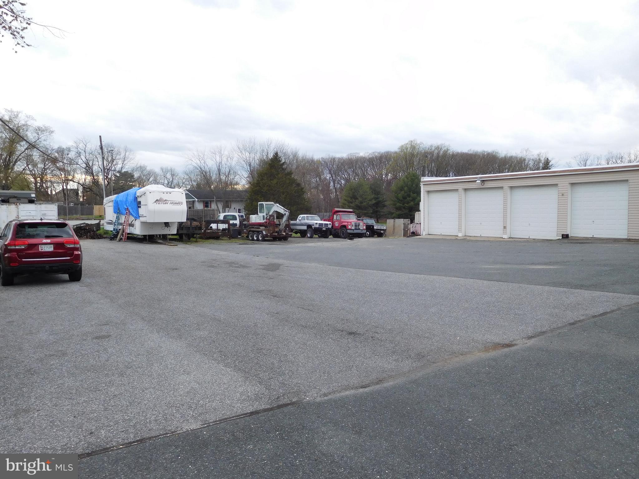 MIDDLE RIVER - Commercial Sale