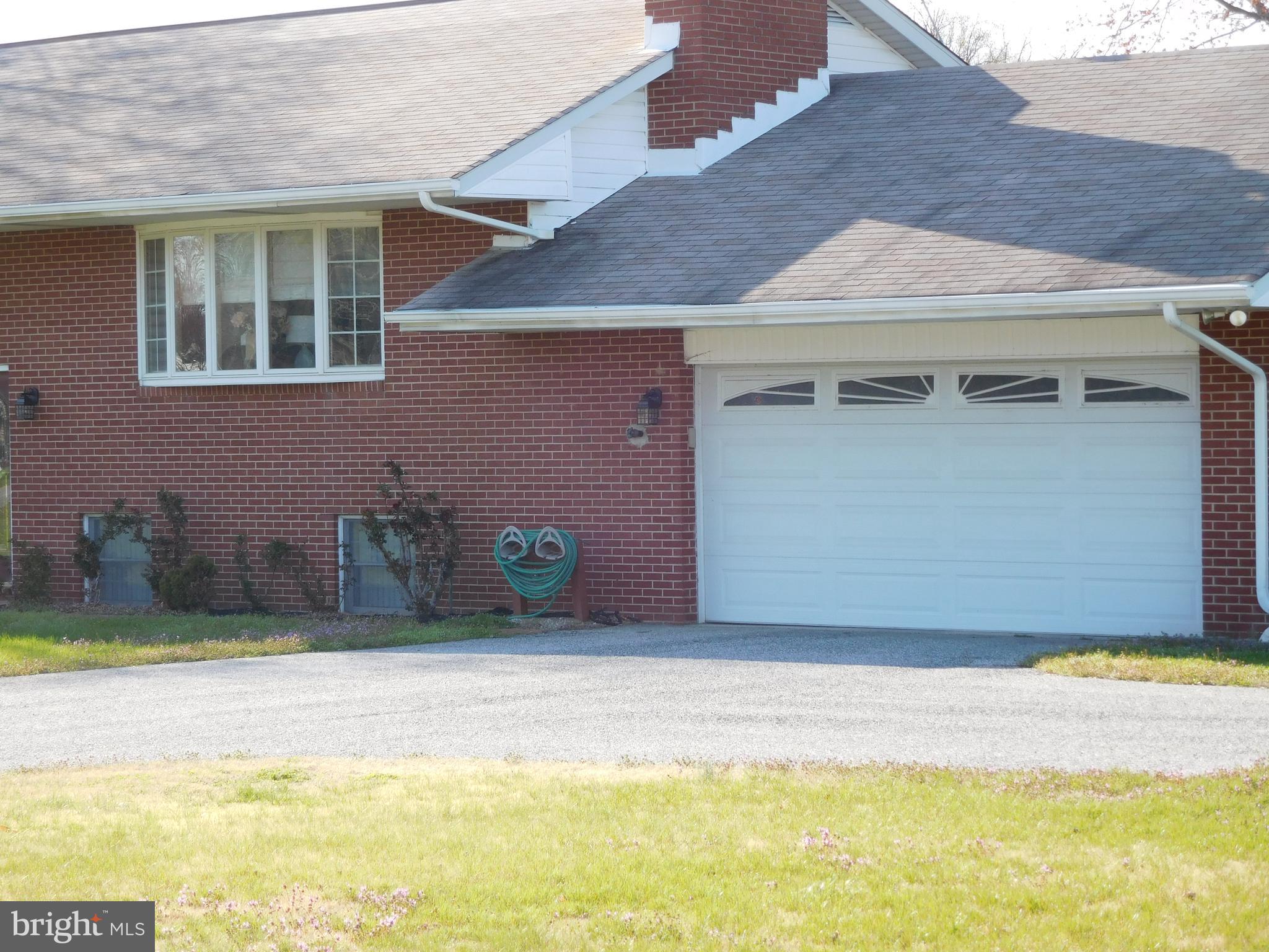 MIDDLE RIVER - Commercial Sale