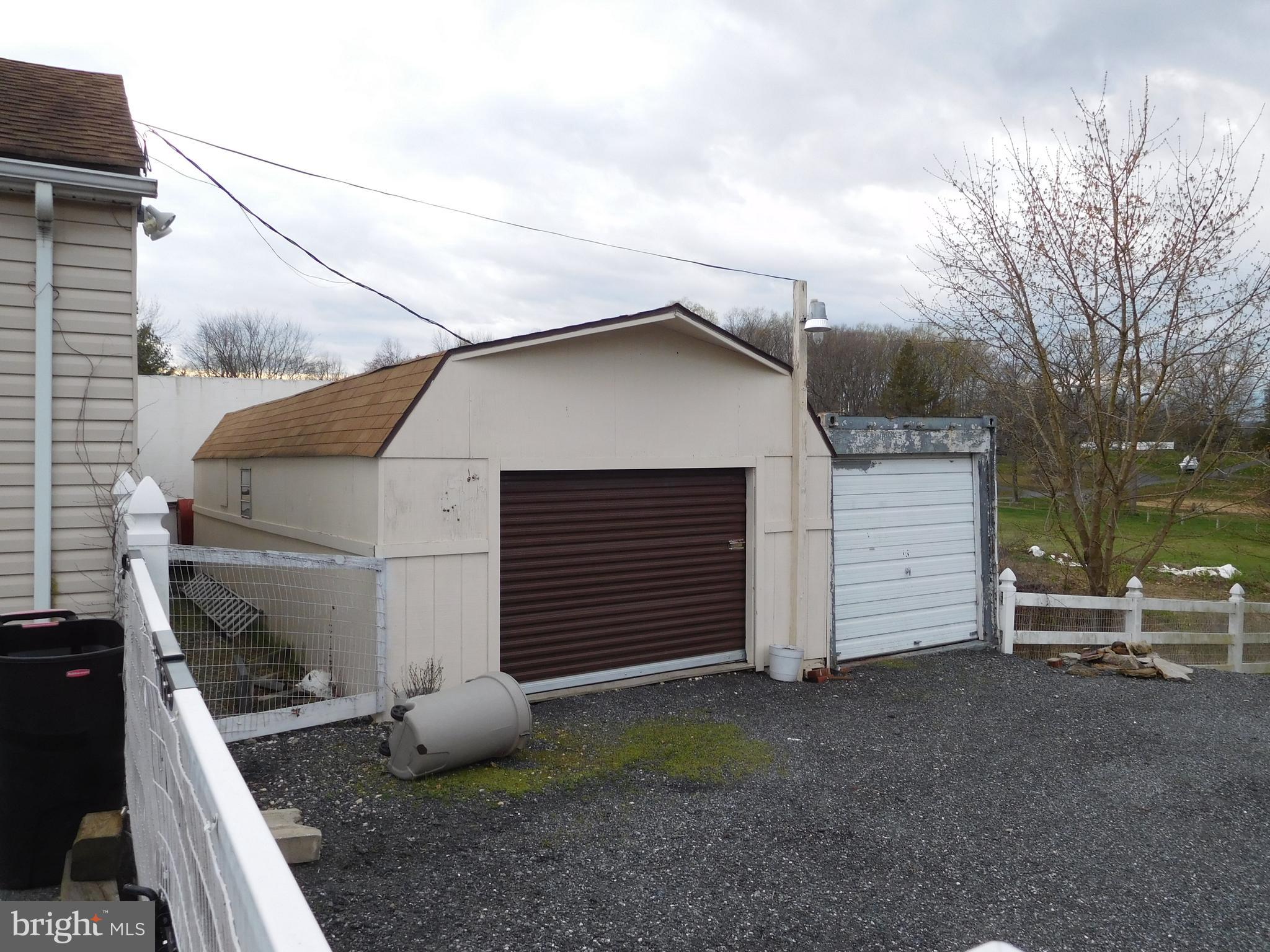 MIDDLE RIVER - Commercial Sale