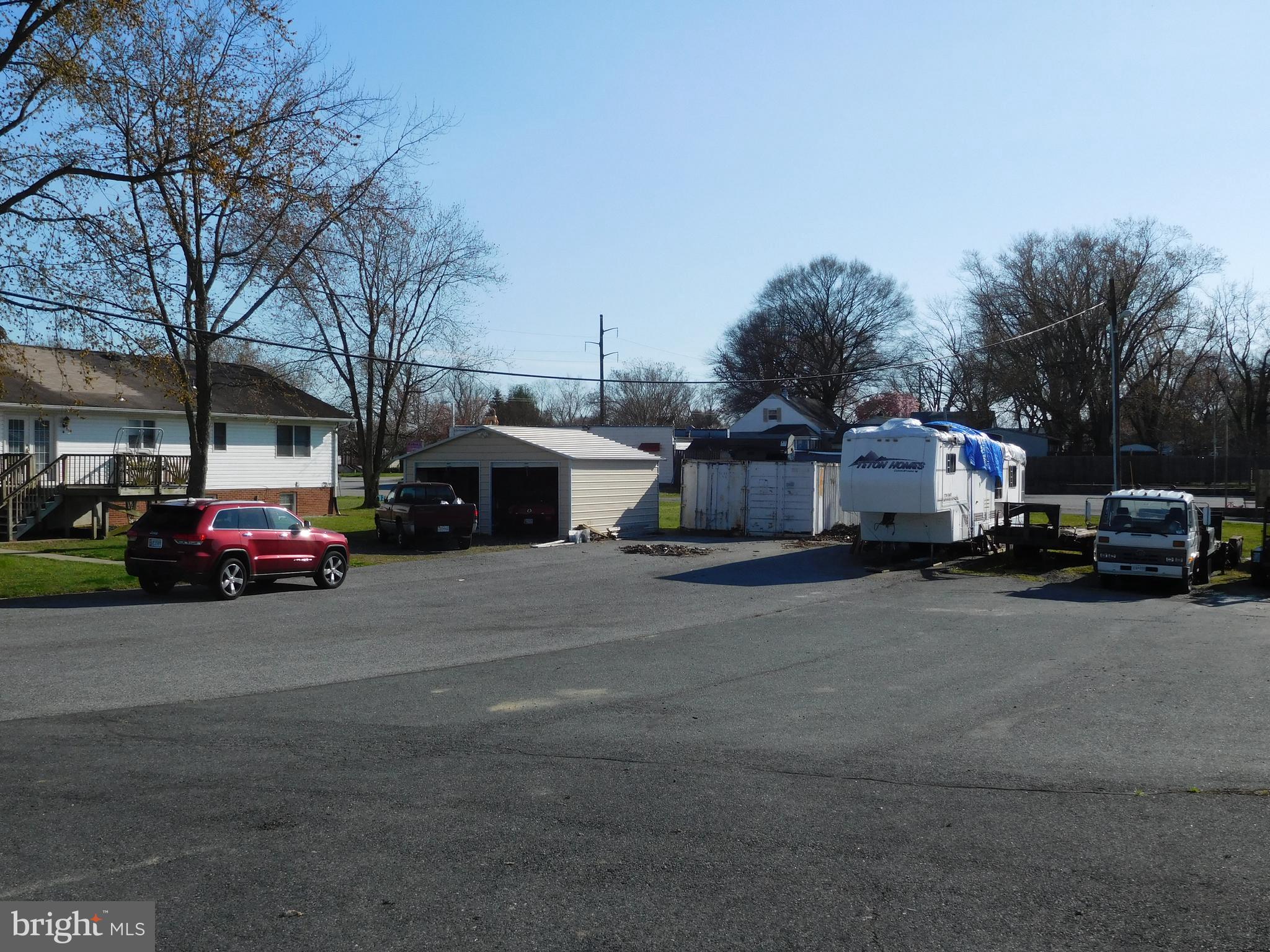 MIDDLE RIVER - Commercial Sale