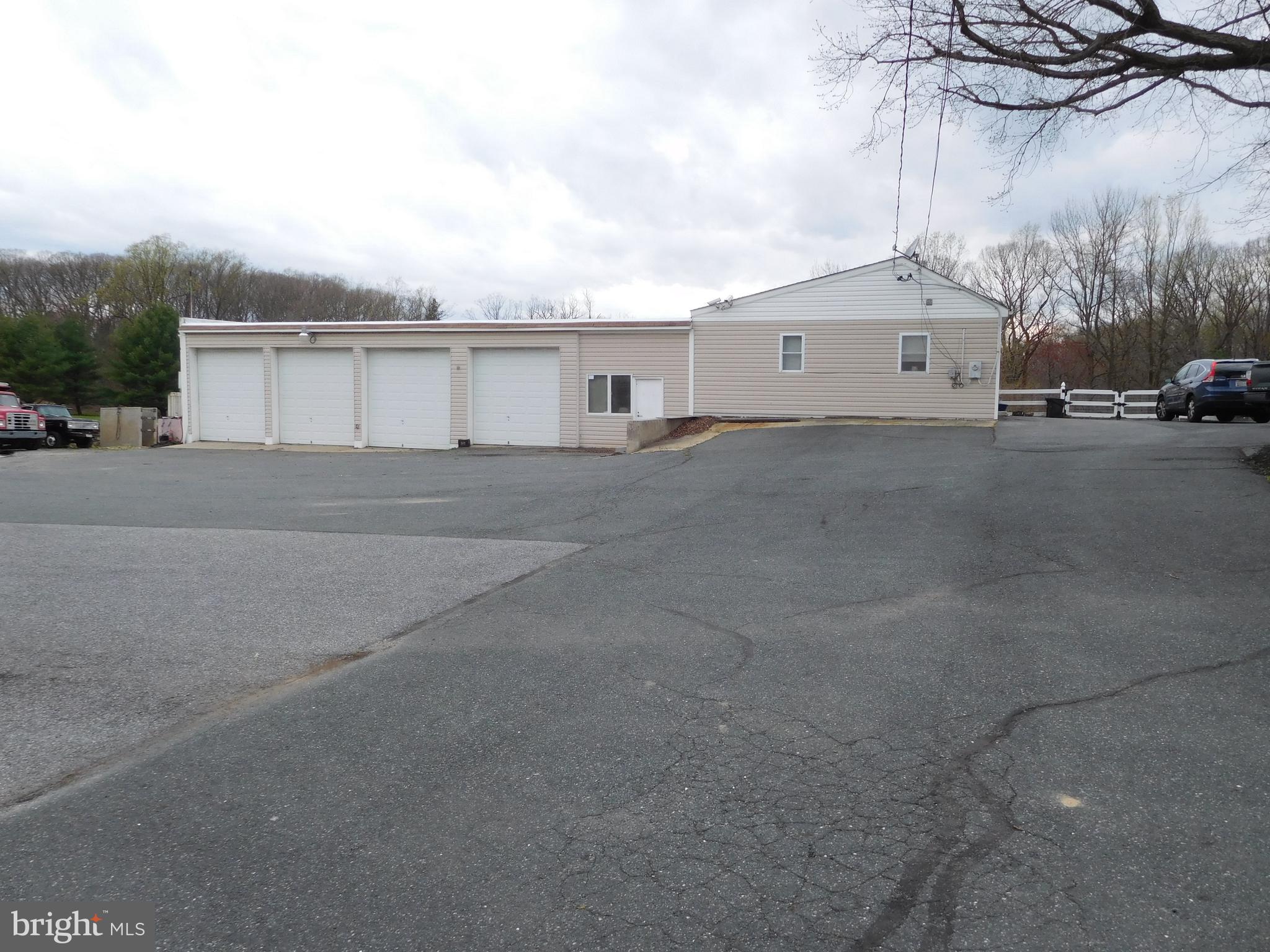 MIDDLE RIVER - Commercial Sale