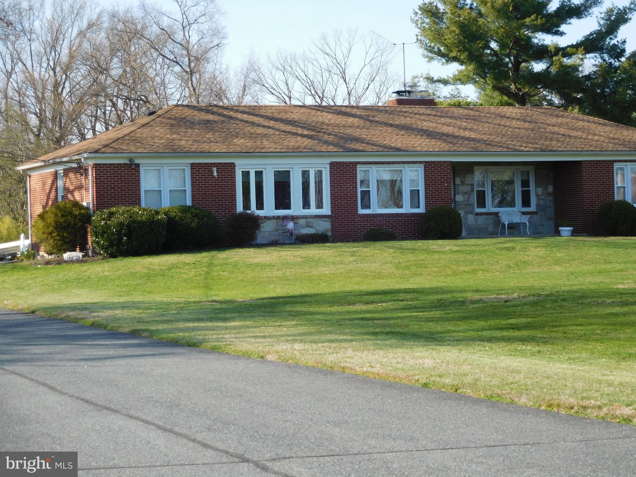 MIDDLE RIVER - Commercial Sale