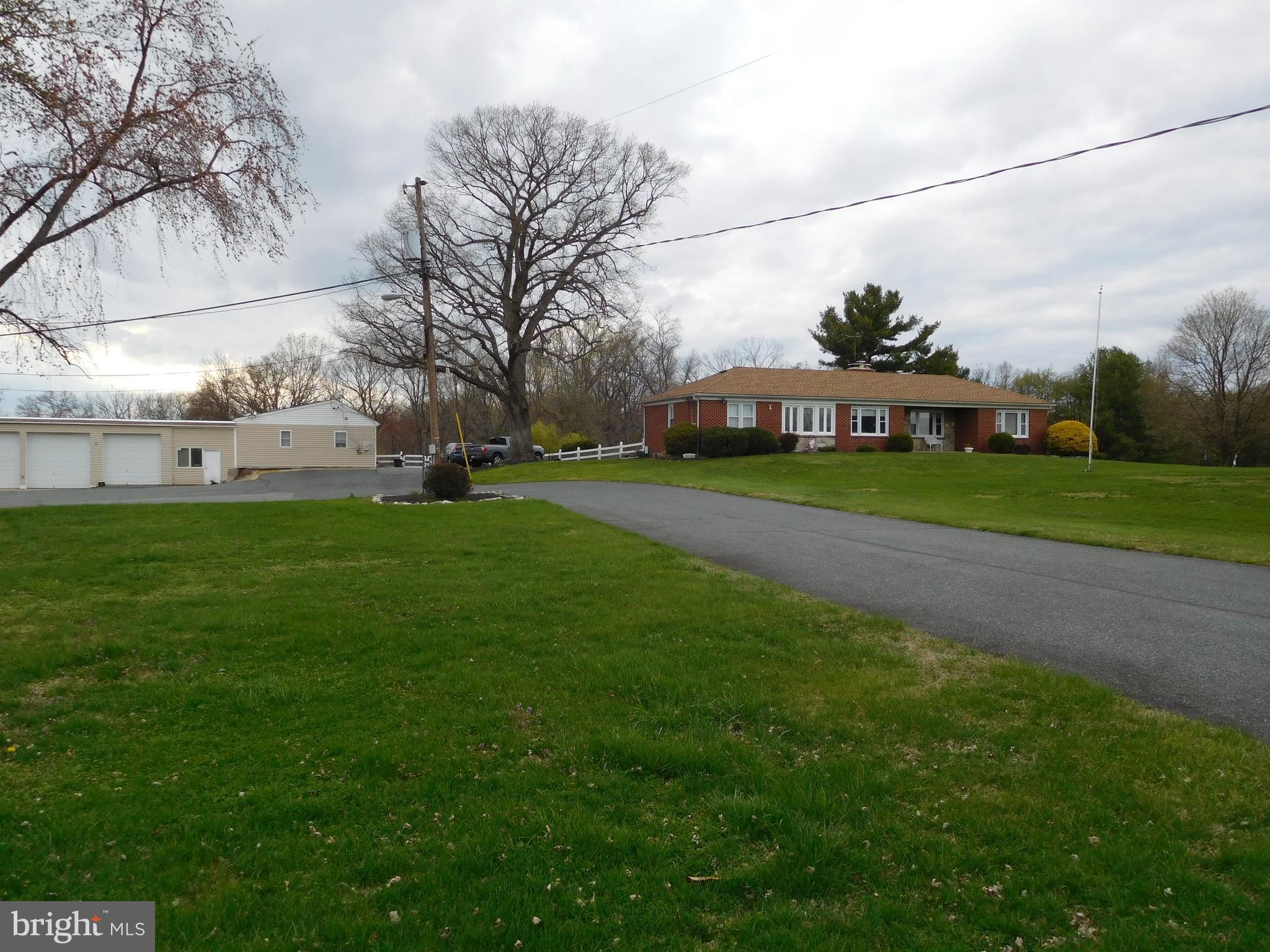 MIDDLE RIVER - Commercial Sale