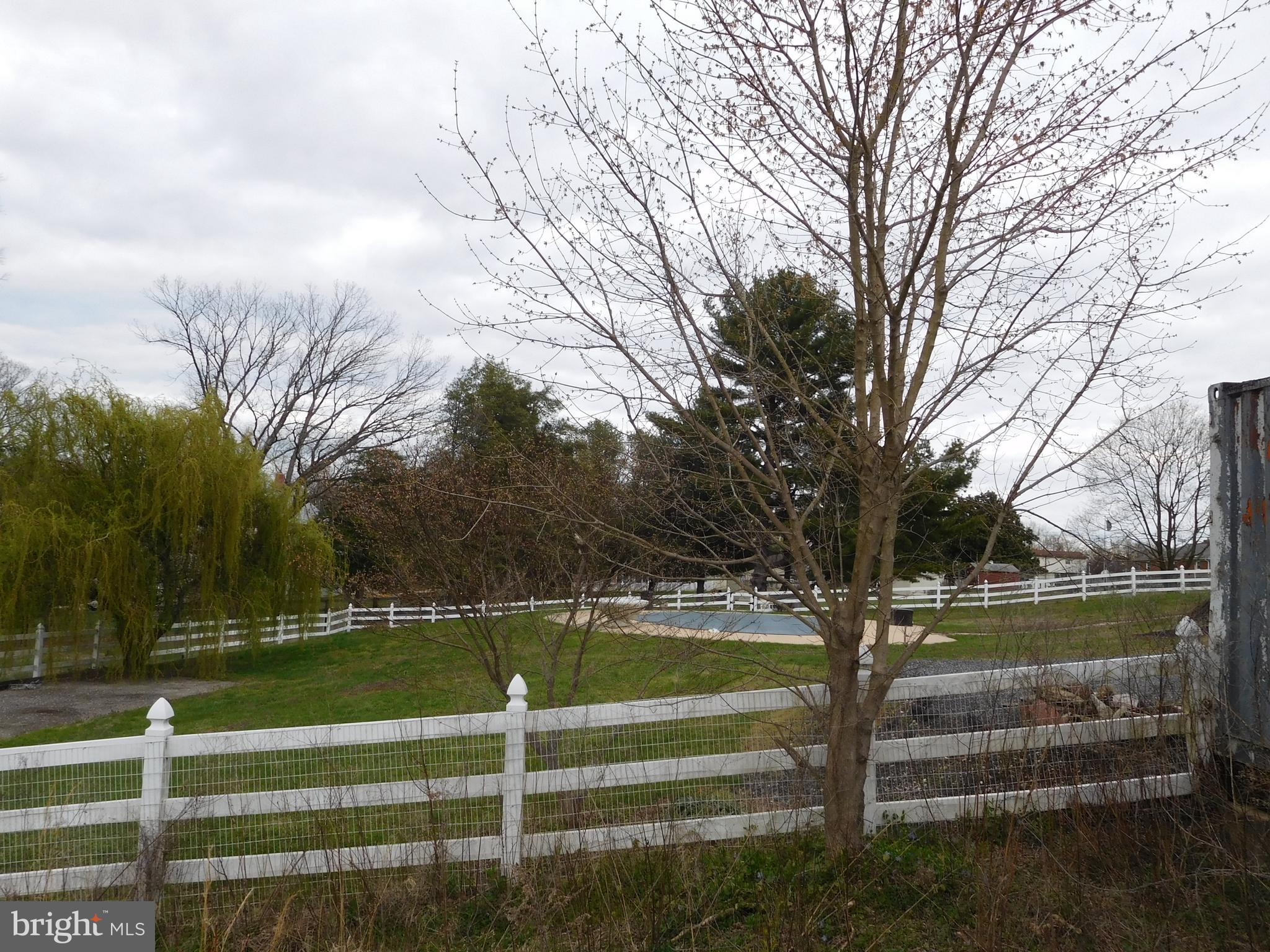 MIDDLE RIVER - Commercial Sale