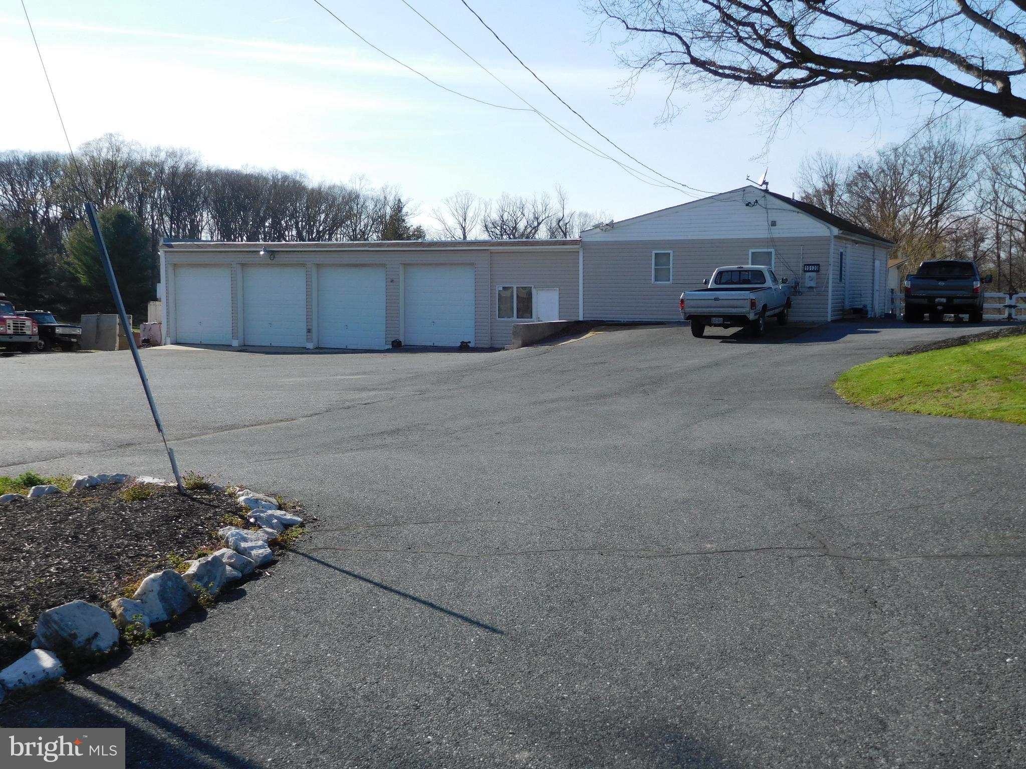 MIDDLE RIVER - Commercial Sale