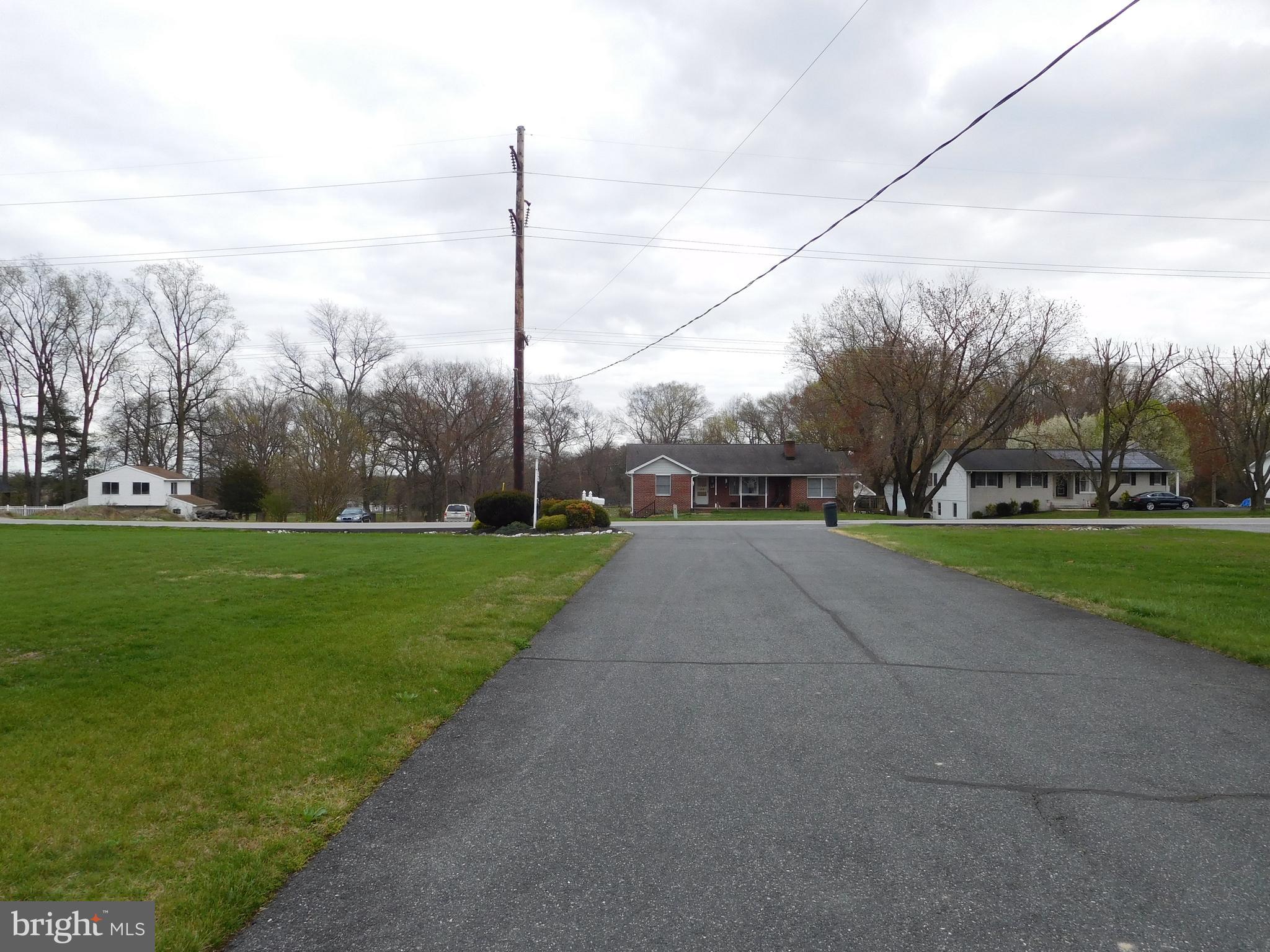 MIDDLE RIVER - Commercial Sale