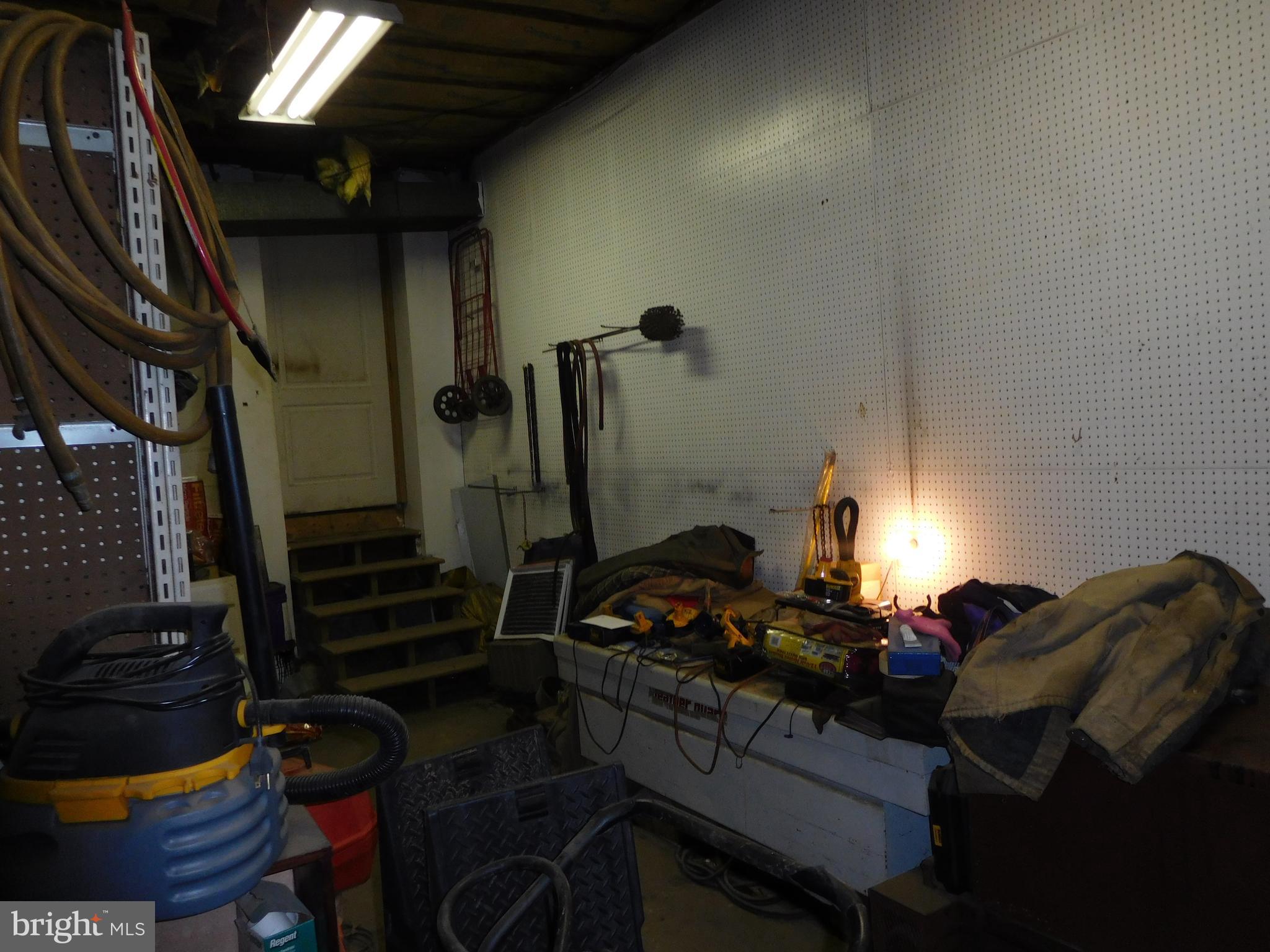 MIDDLE RIVER - Commercial Sale