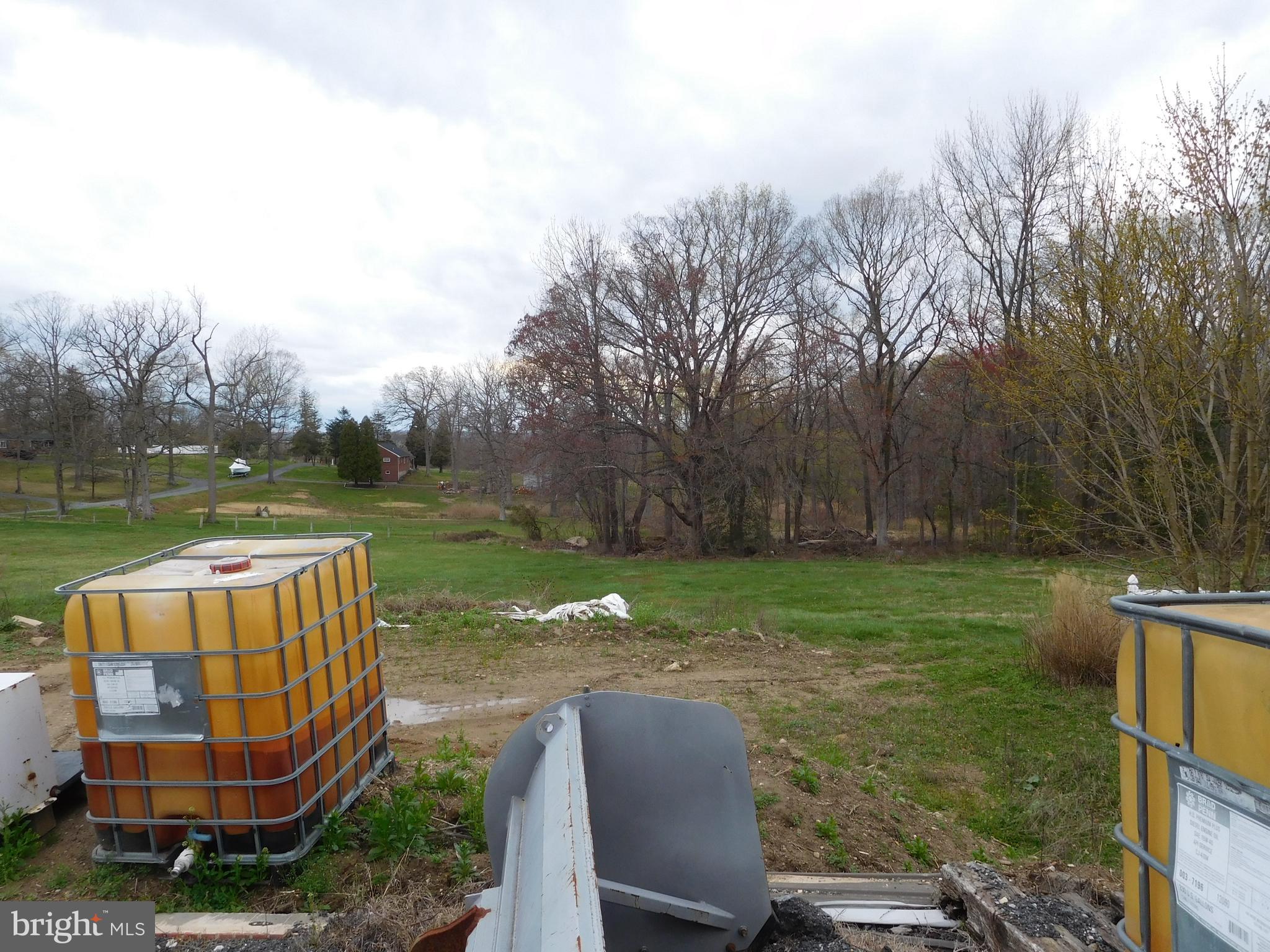 MIDDLE RIVER - Commercial Sale