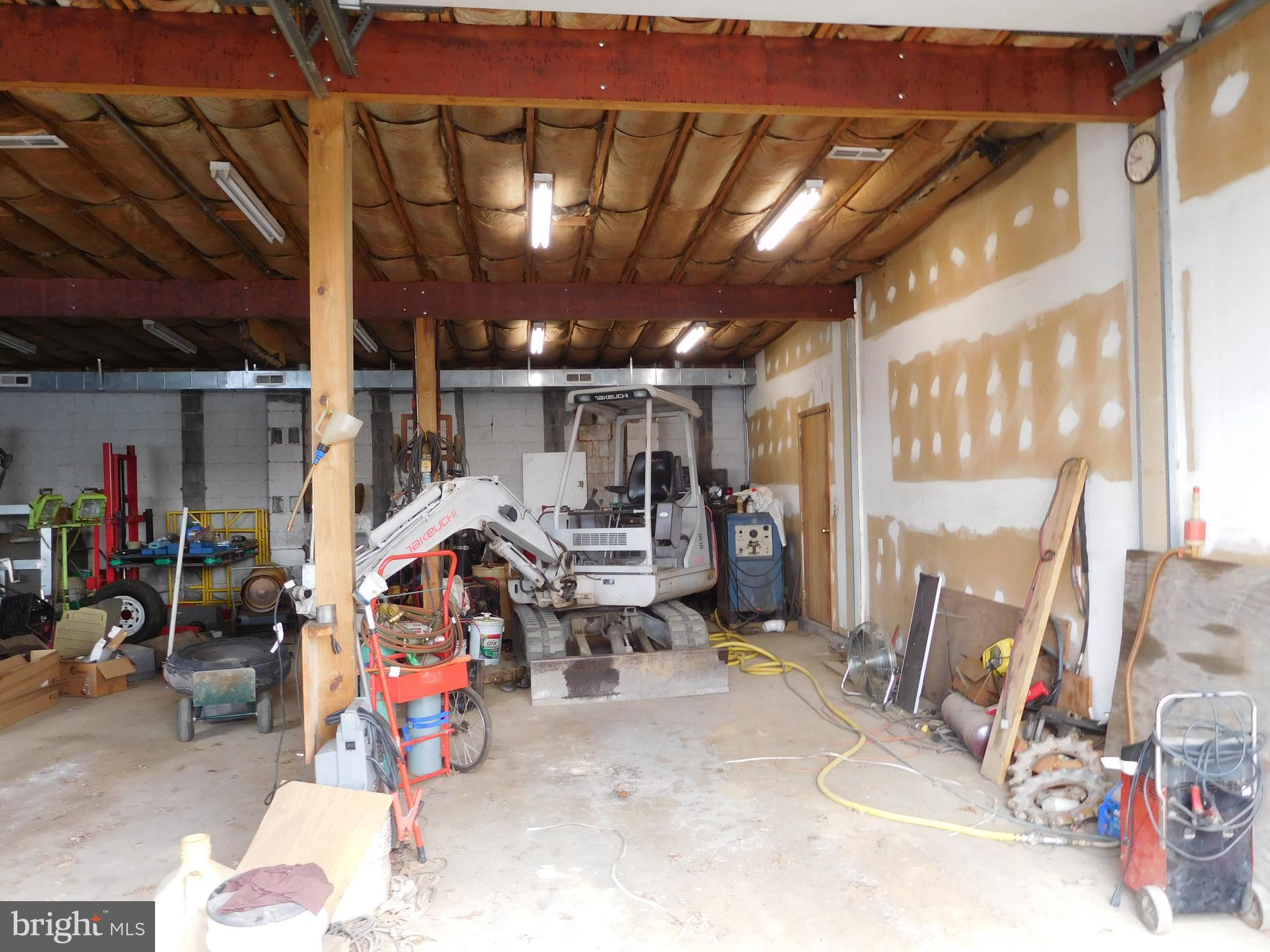 MIDDLE RIVER - Commercial Sale