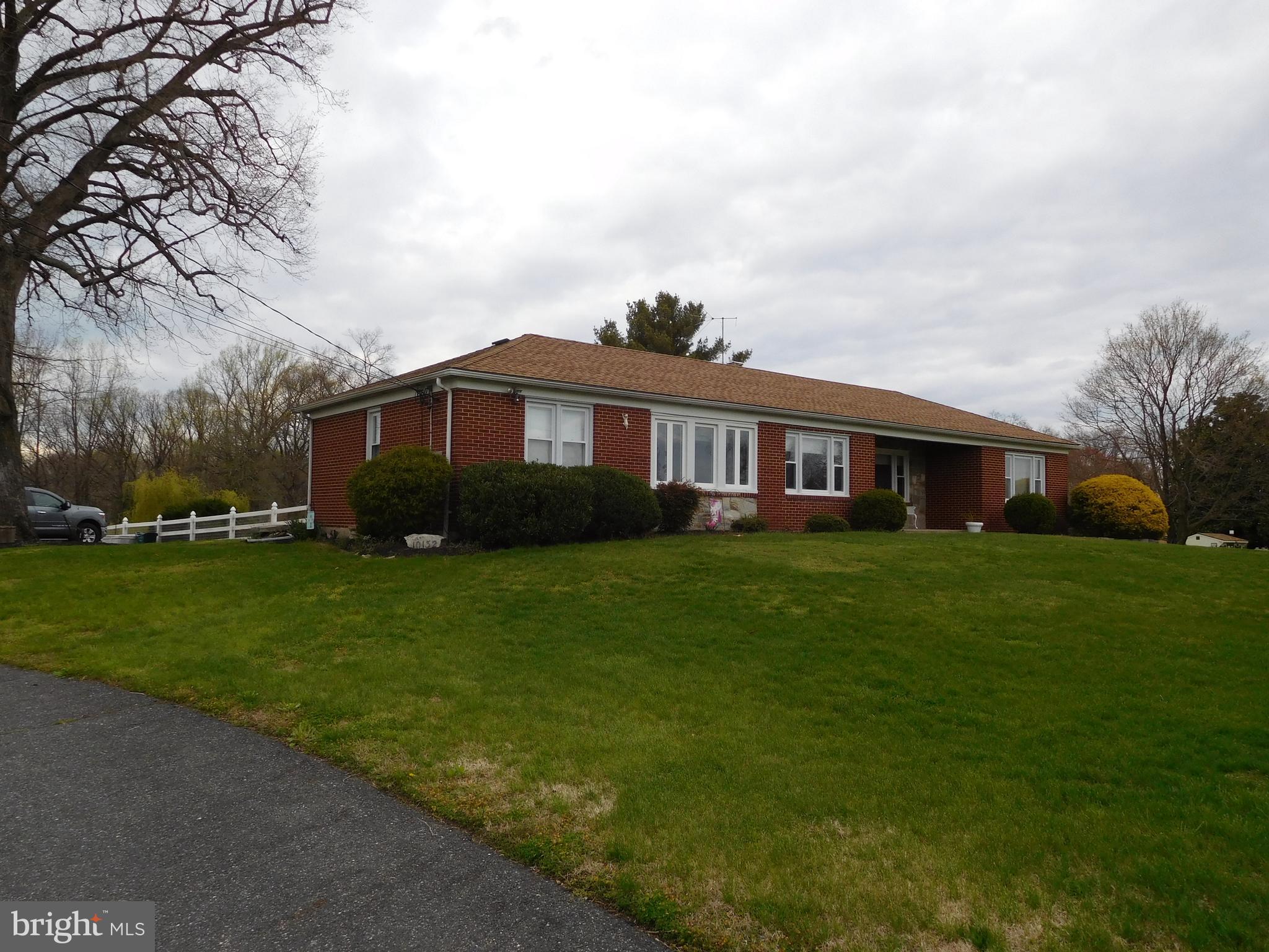 MIDDLE RIVER - Commercial Sale