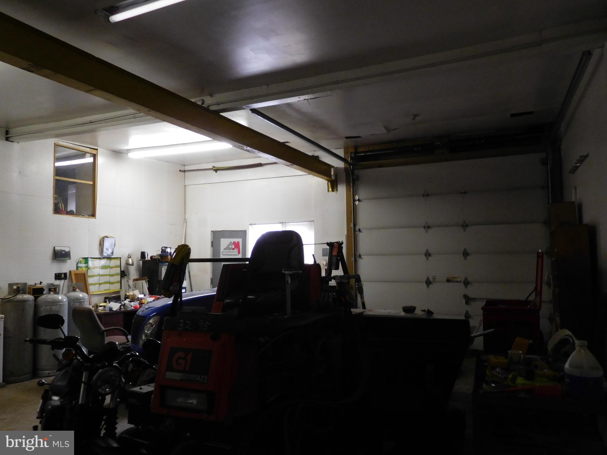 MIDDLE RIVER - Commercial Sale