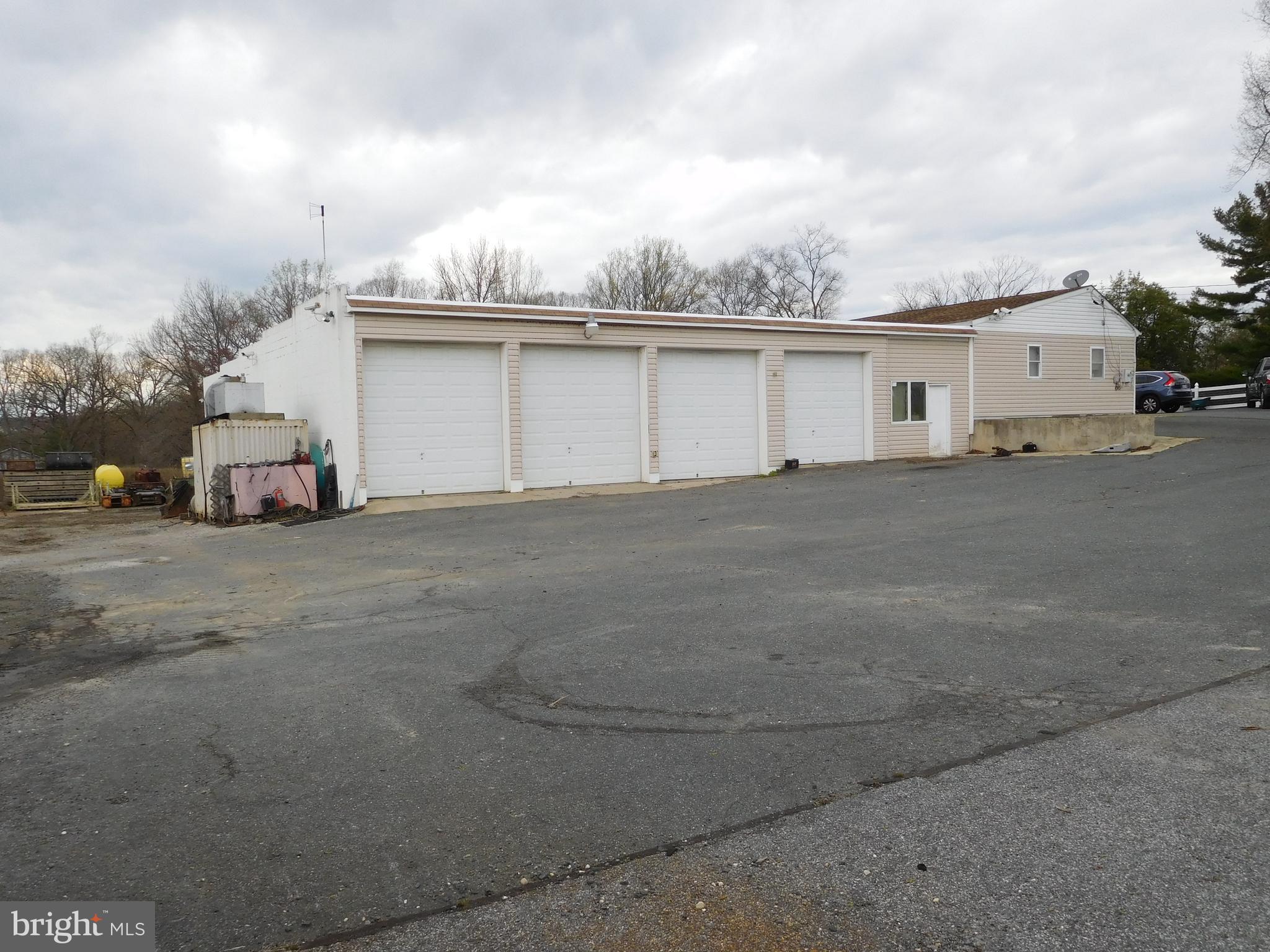 MIDDLE RIVER - Commercial Sale