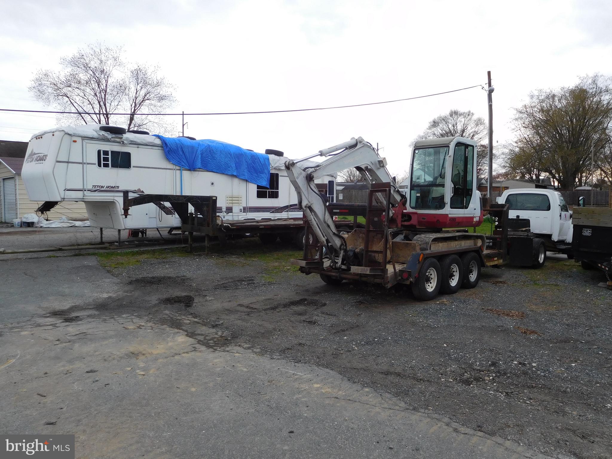 MIDDLE RIVER - Commercial Sale