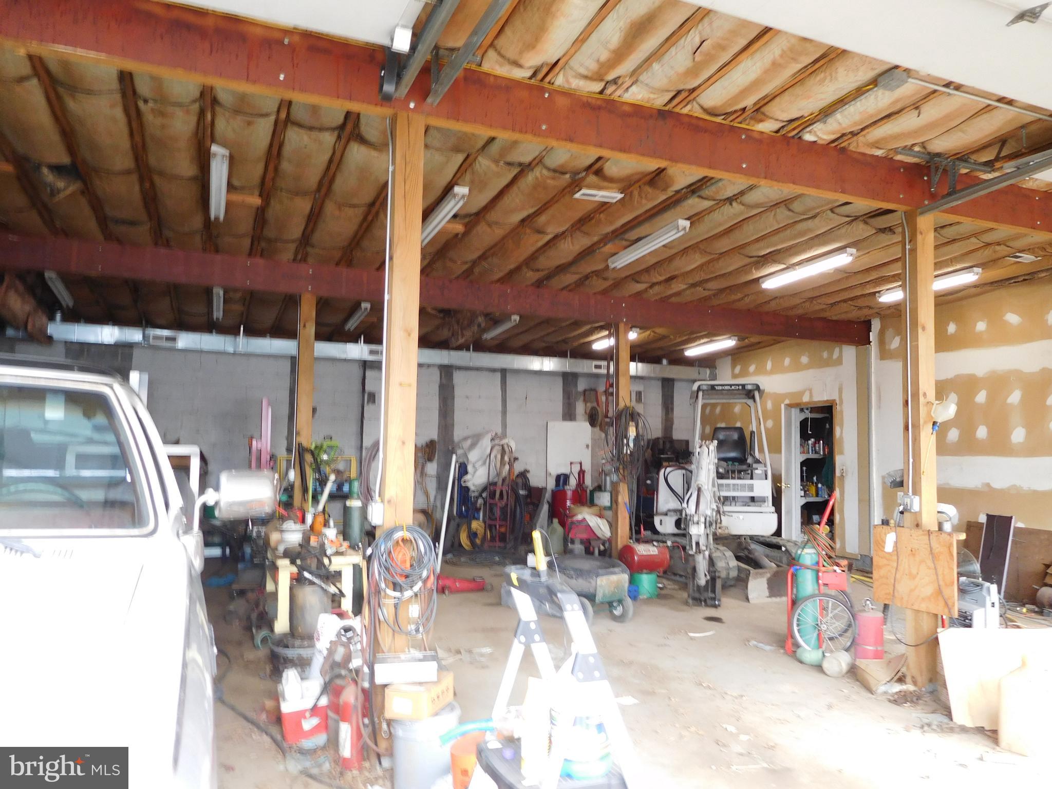 MIDDLE RIVER - Commercial Sale