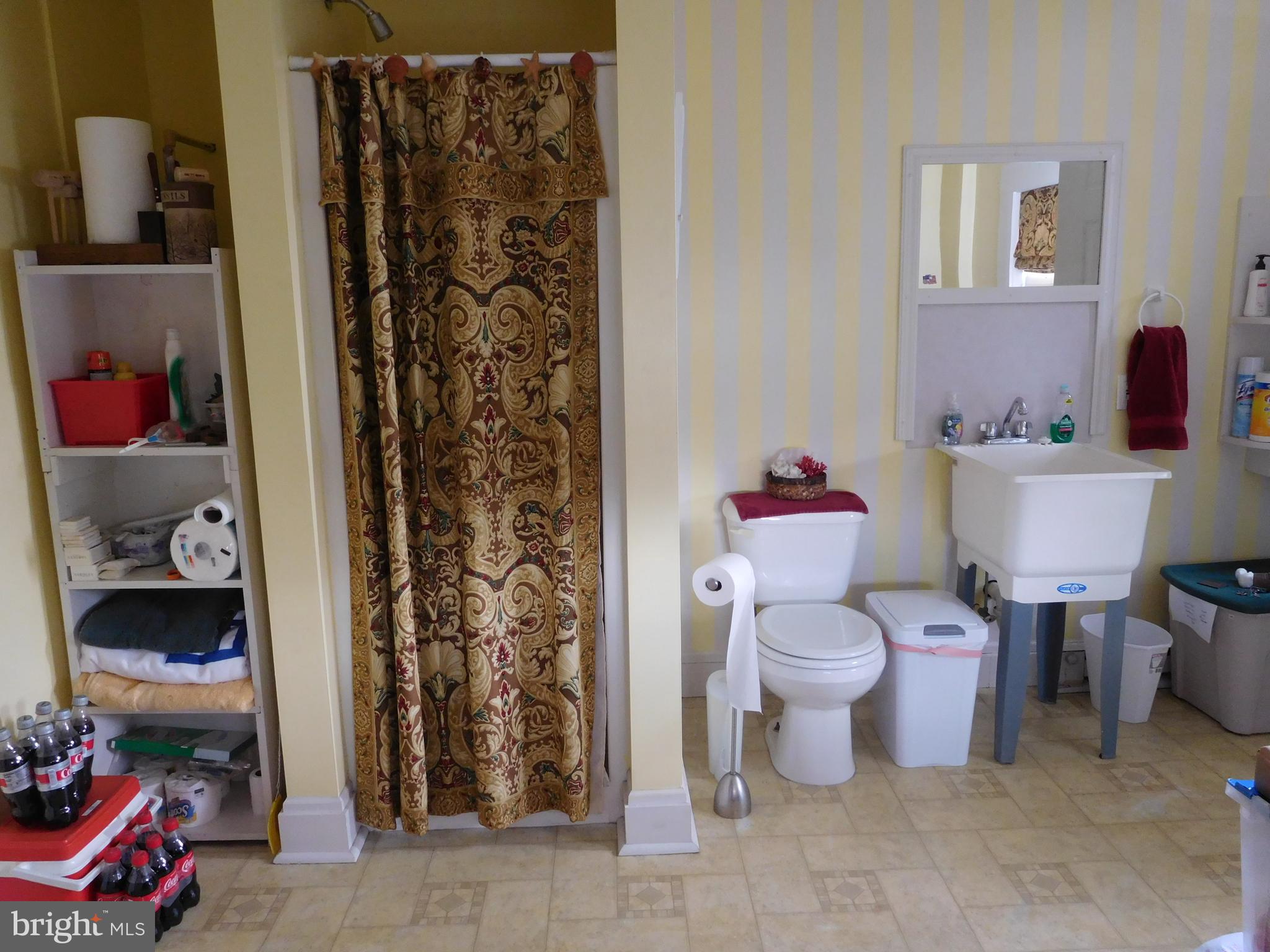 MIDDLE RIVER - Commercial Sale