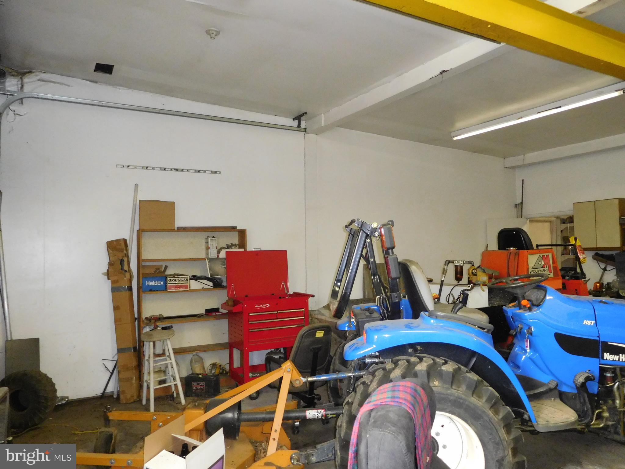 MIDDLE RIVER - Commercial Sale