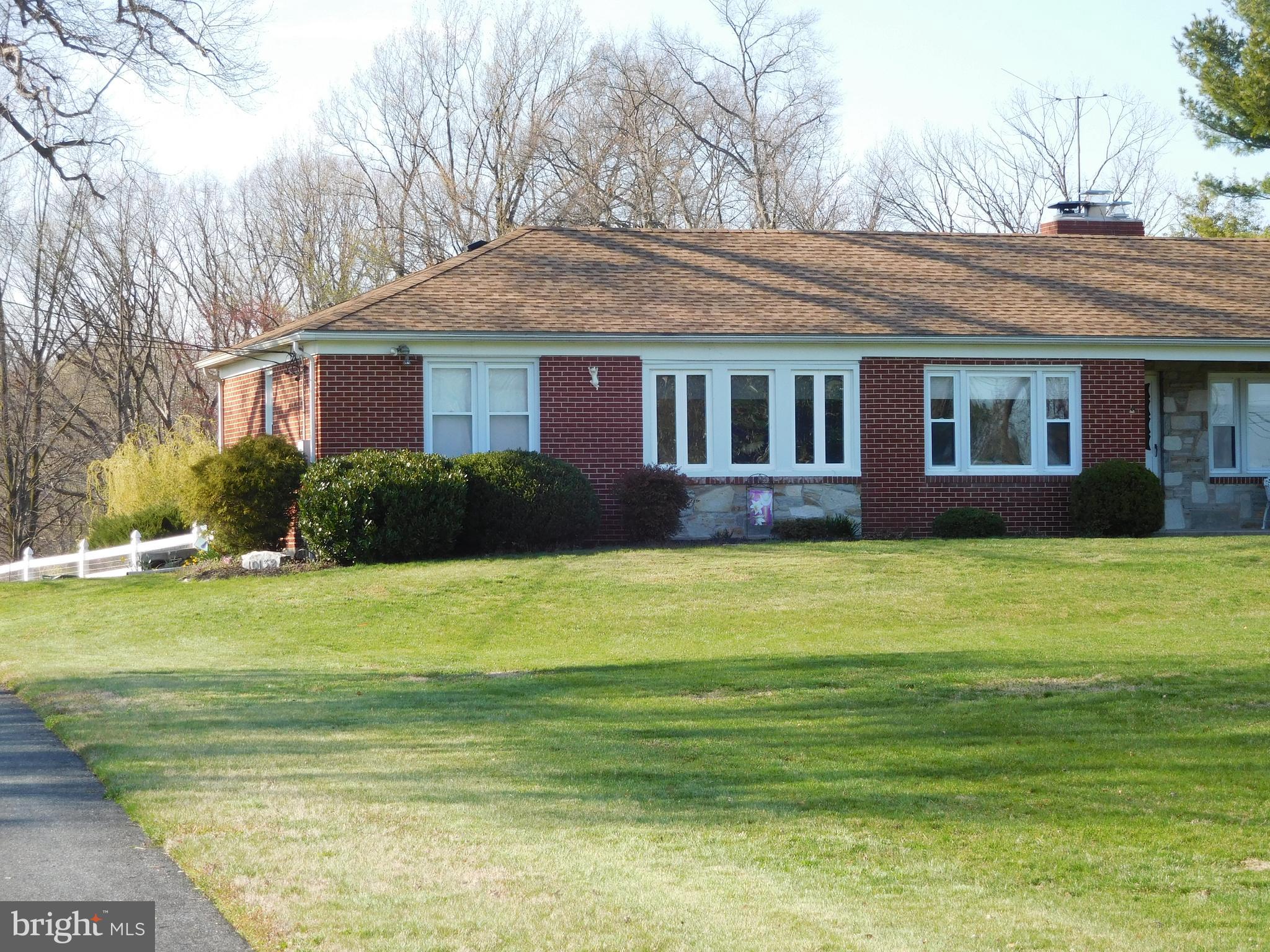 MIDDLE RIVER - Commercial Sale