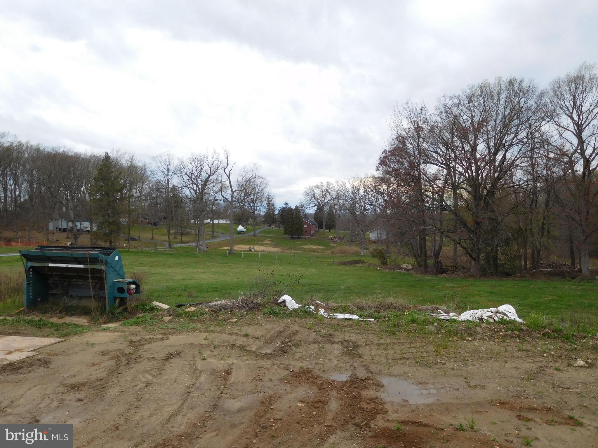 MIDDLE RIVER - Commercial Sale