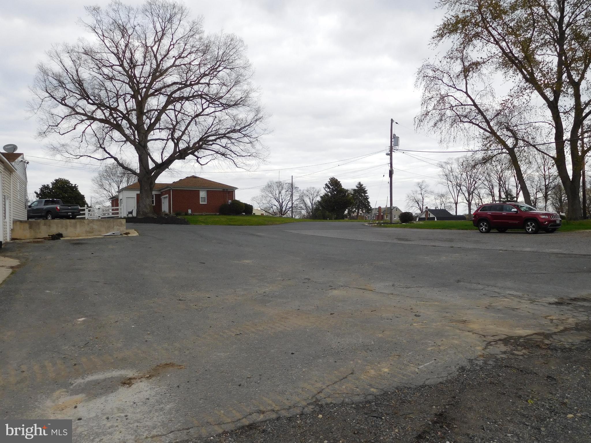 MIDDLE RIVER - Commercial Sale