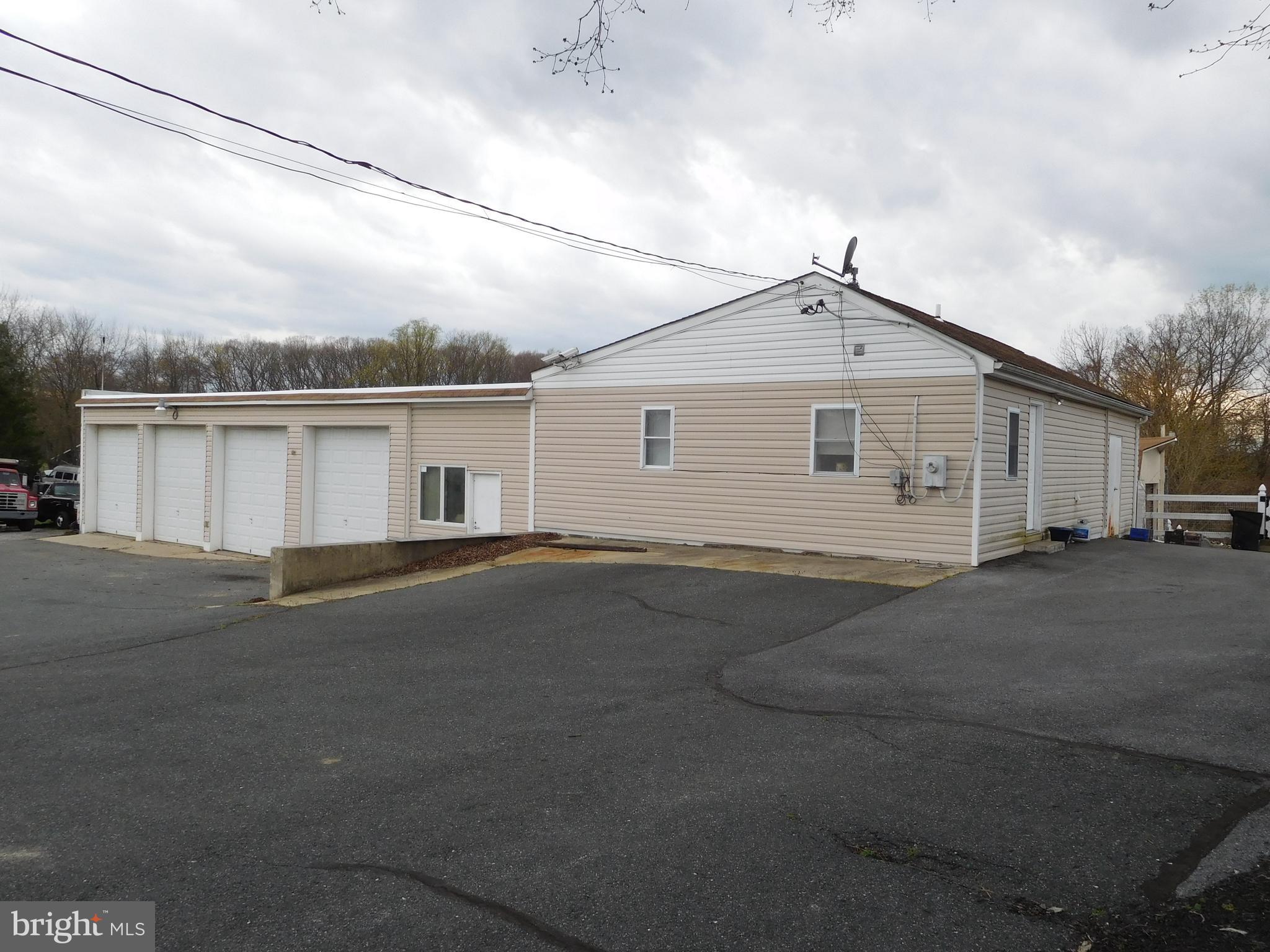 MIDDLE RIVER - Commercial Sale