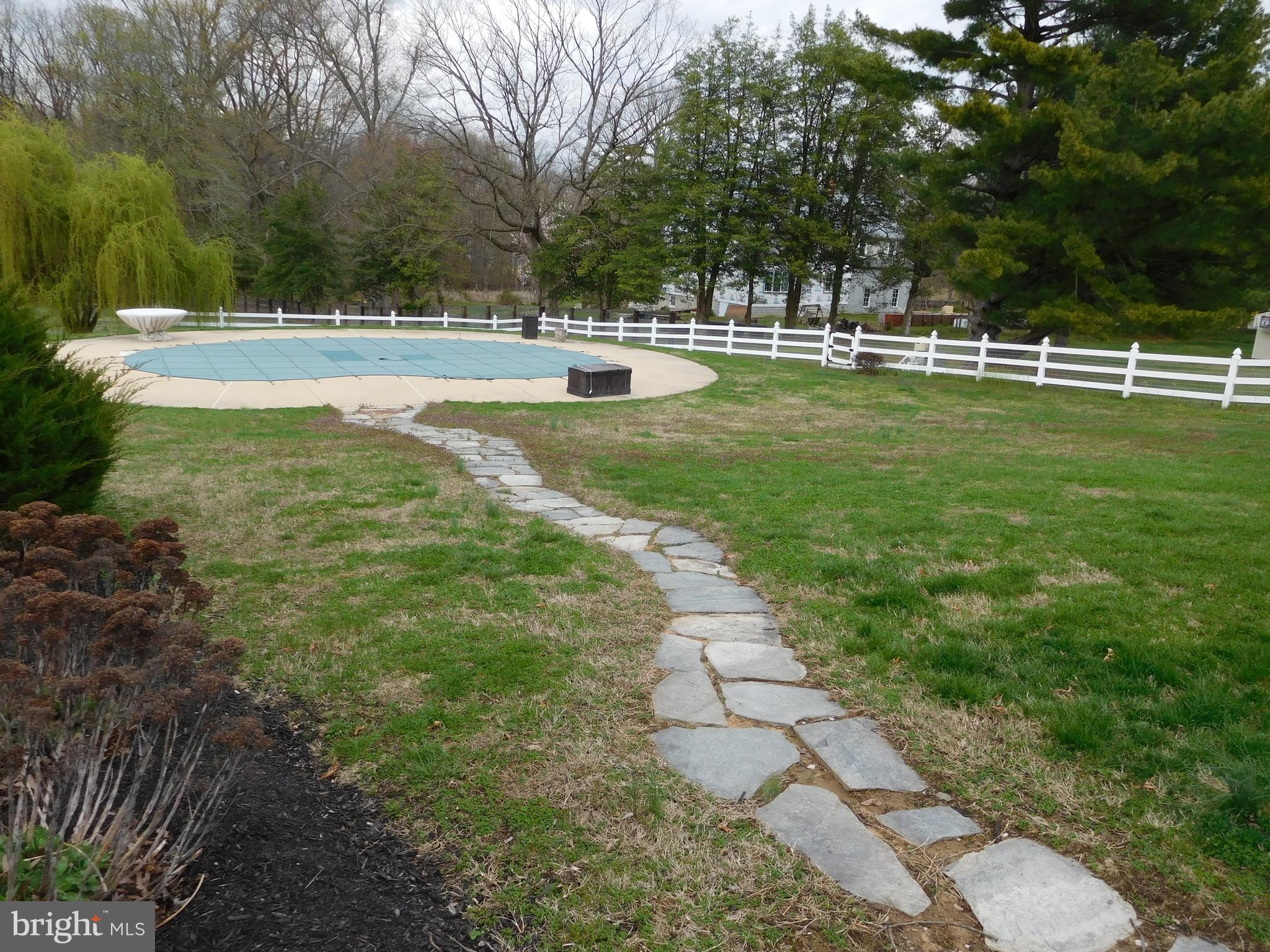 MIDDLE RIVER - Commercial Sale