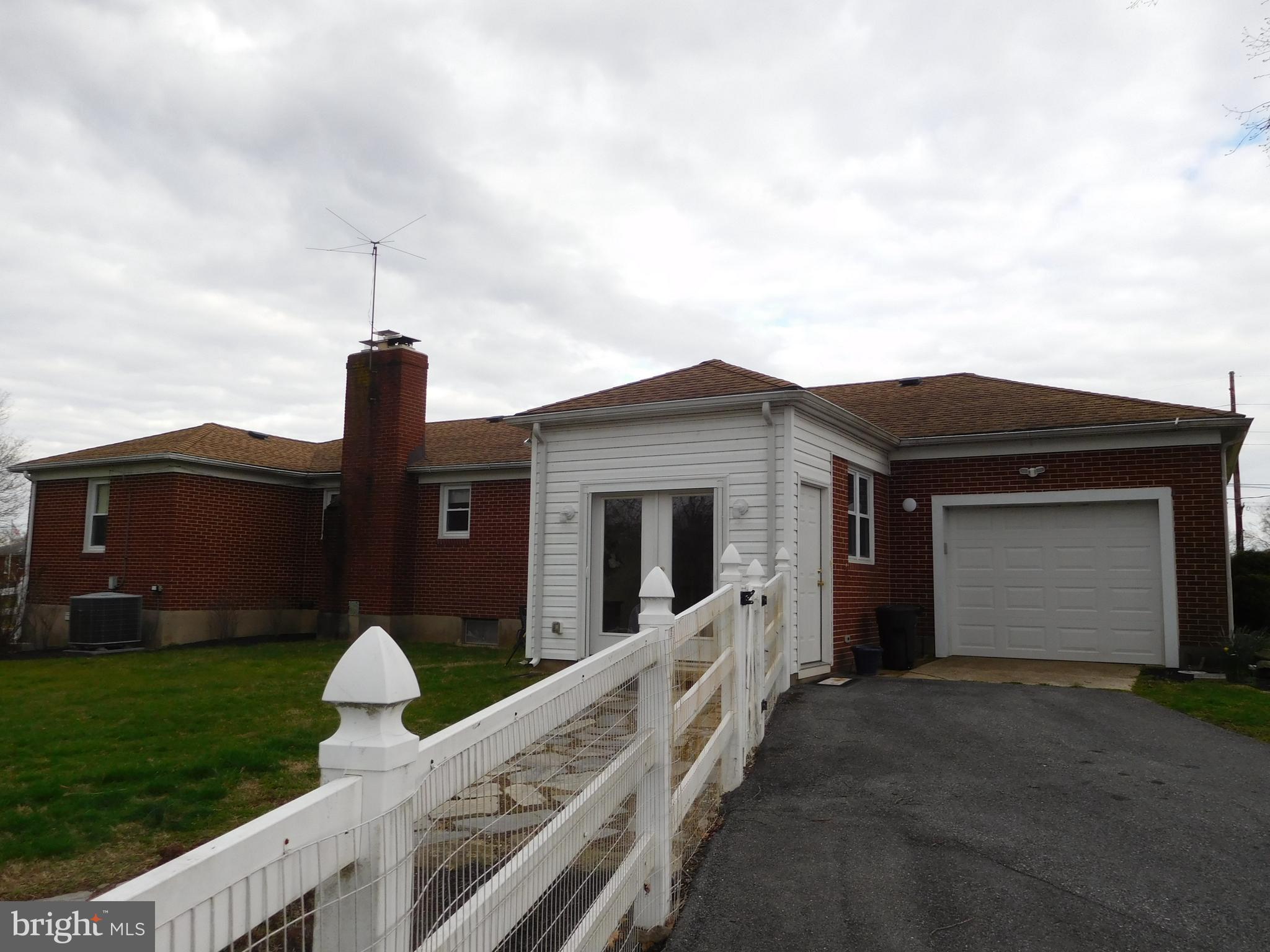 MIDDLE RIVER - Commercial Sale