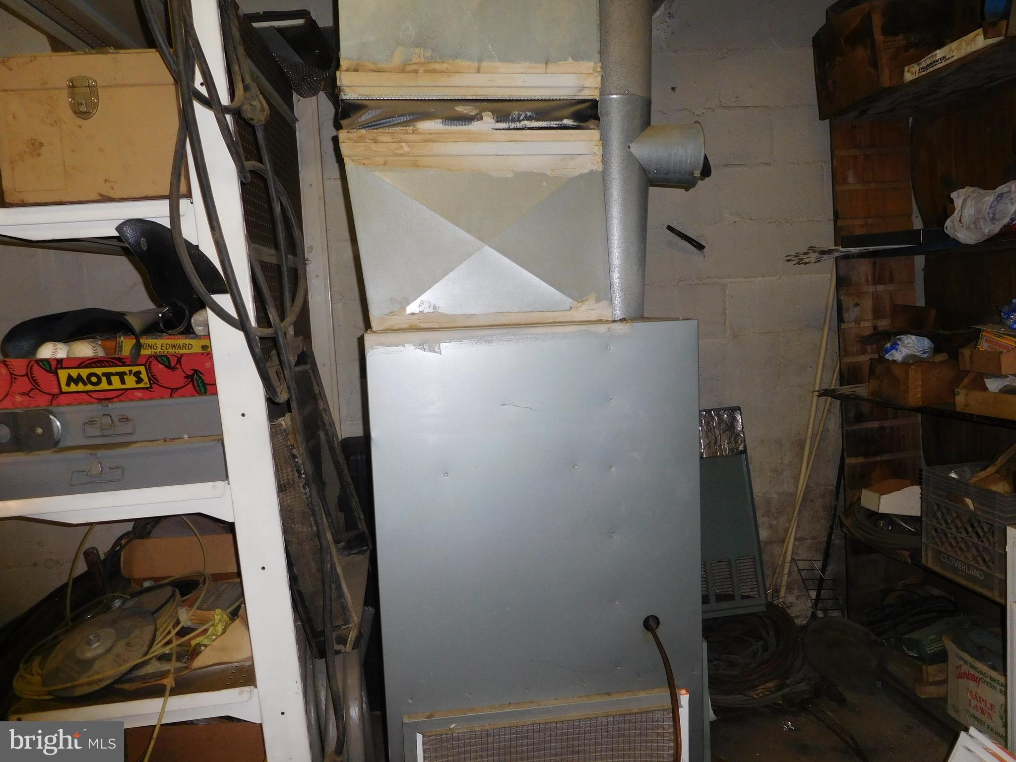 MIDDLE RIVER - Commercial Sale