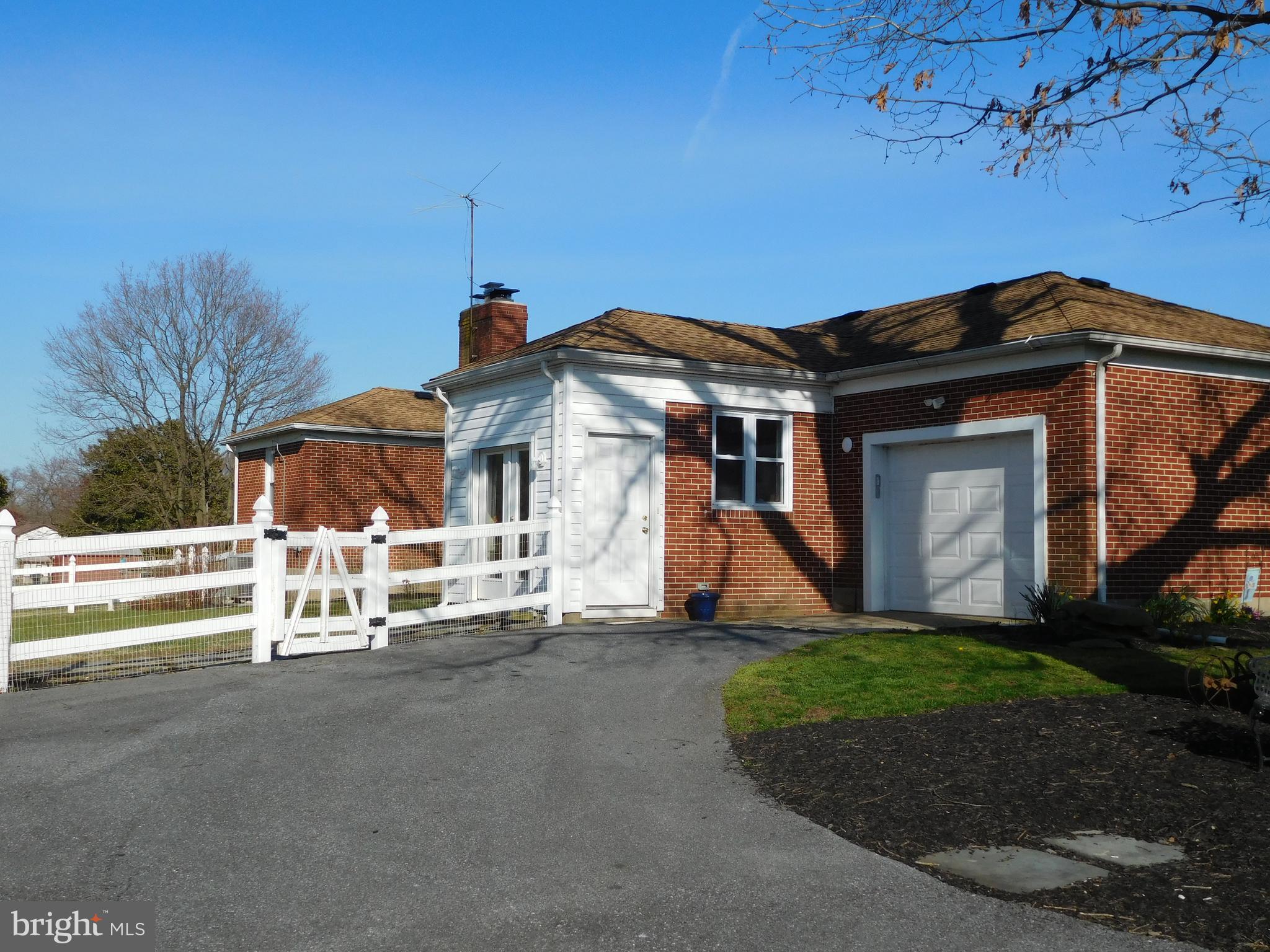 MIDDLE RIVER - Commercial Sale