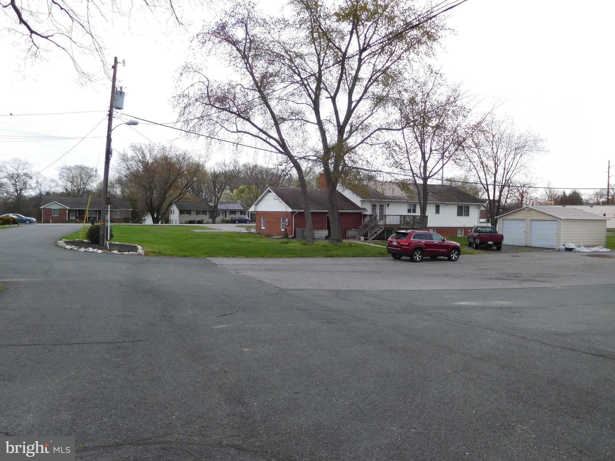 MIDDLE RIVER - Commercial Sale