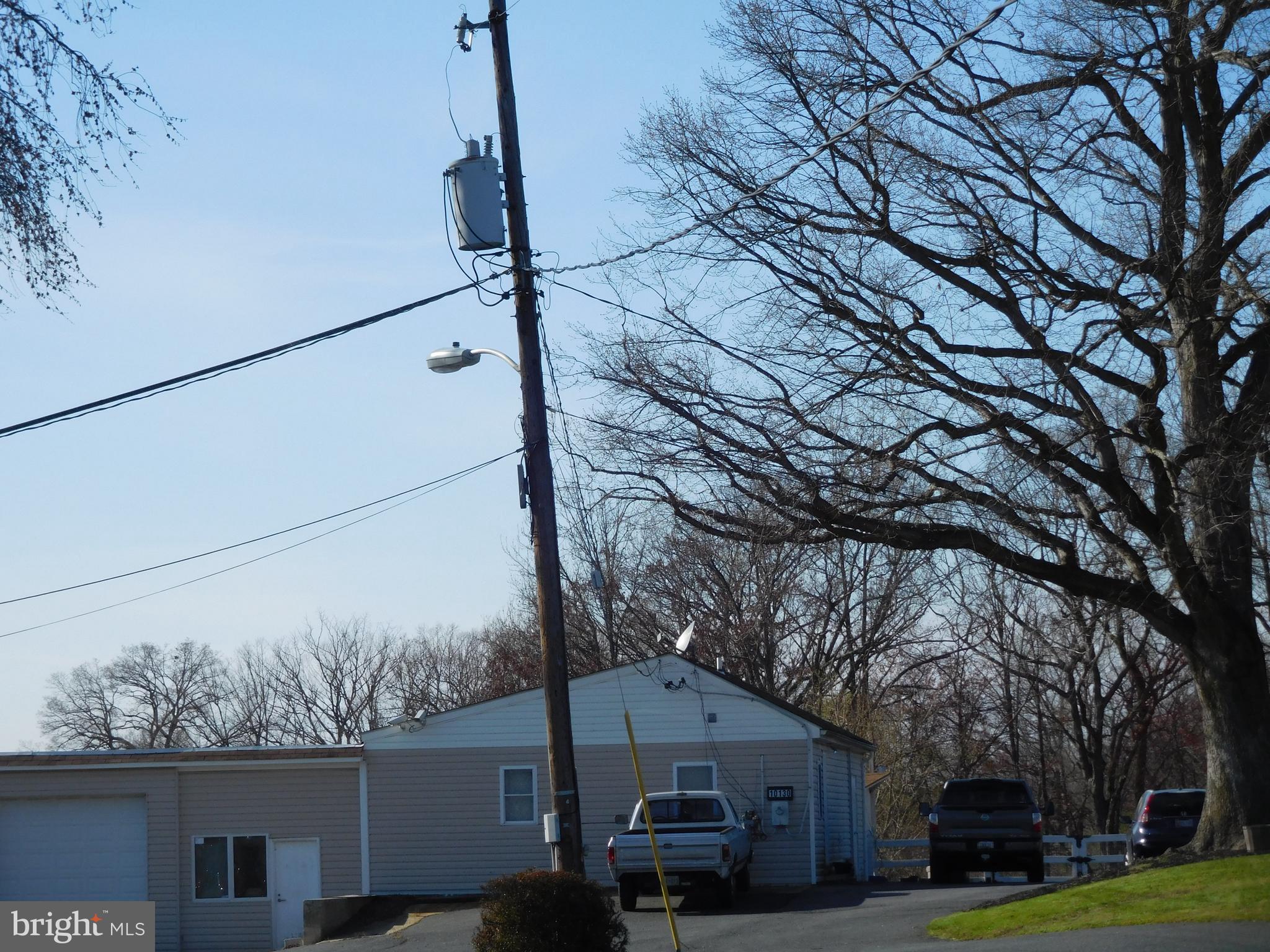 MIDDLE RIVER - Commercial Sale