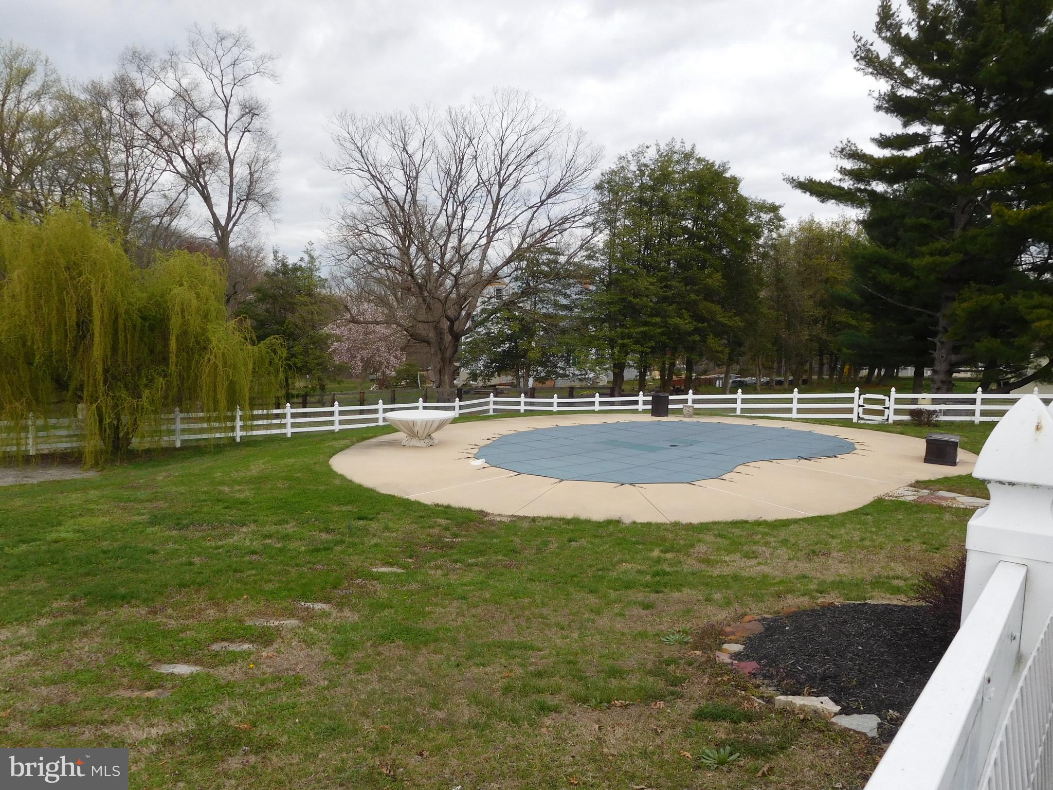 MIDDLE RIVER - Commercial Sale