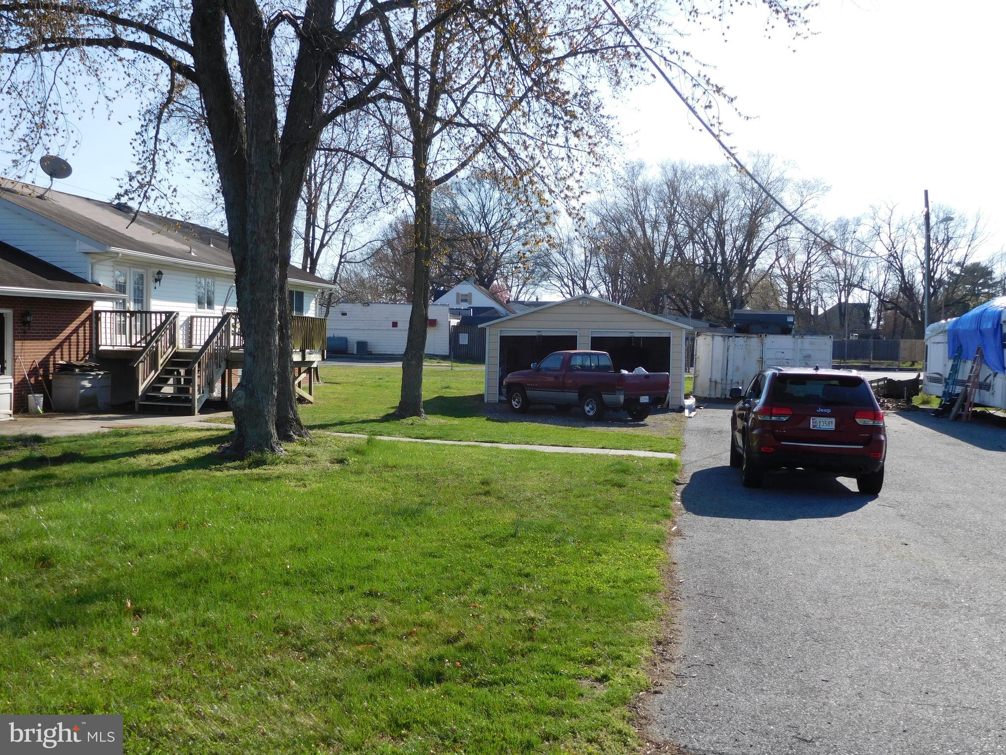 MIDDLE RIVER - Commercial Sale