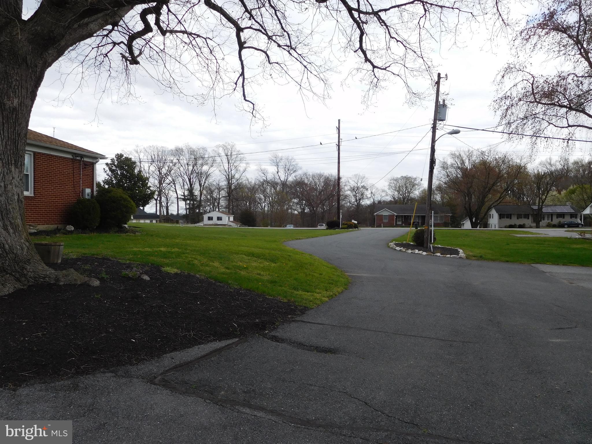 MIDDLE RIVER - Commercial Sale