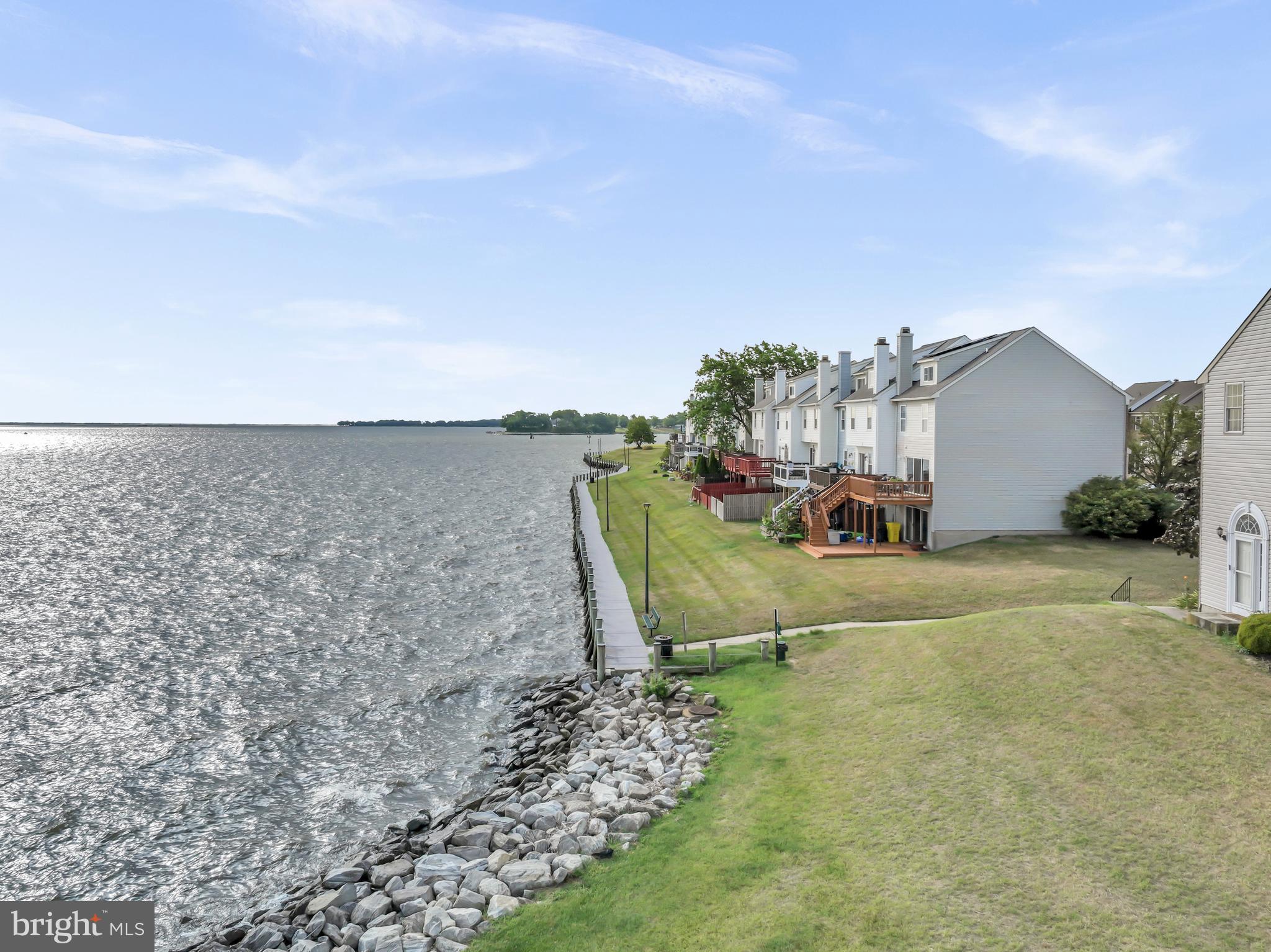 STONEY BEACH - Residential