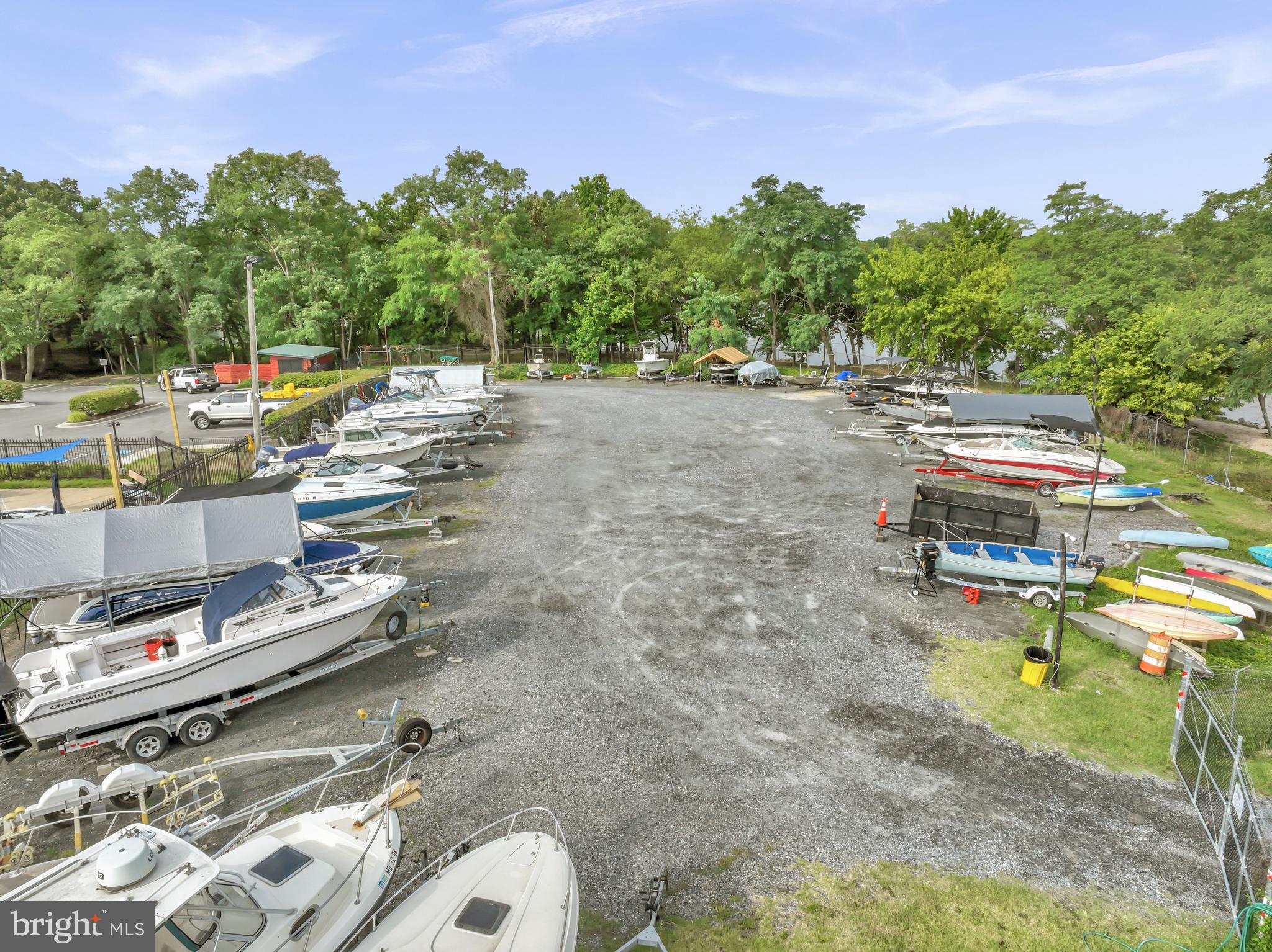 STONEY BEACH - Residential