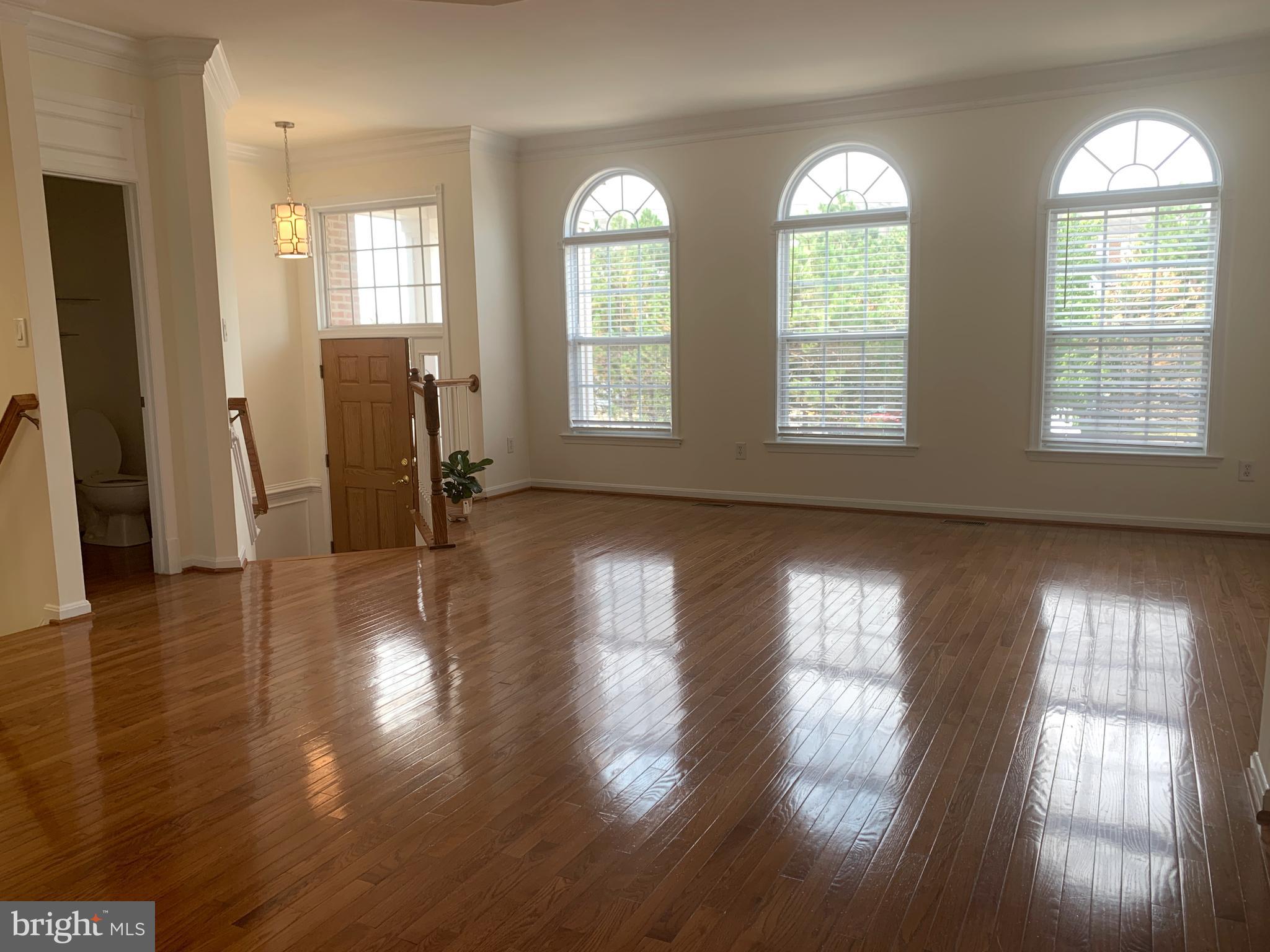 ASHBURN VILLAGE - Residential Lease