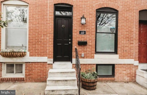Townhouse For Rent - 129 N Potomac Street<br/> BALTIMORE, MD 21224