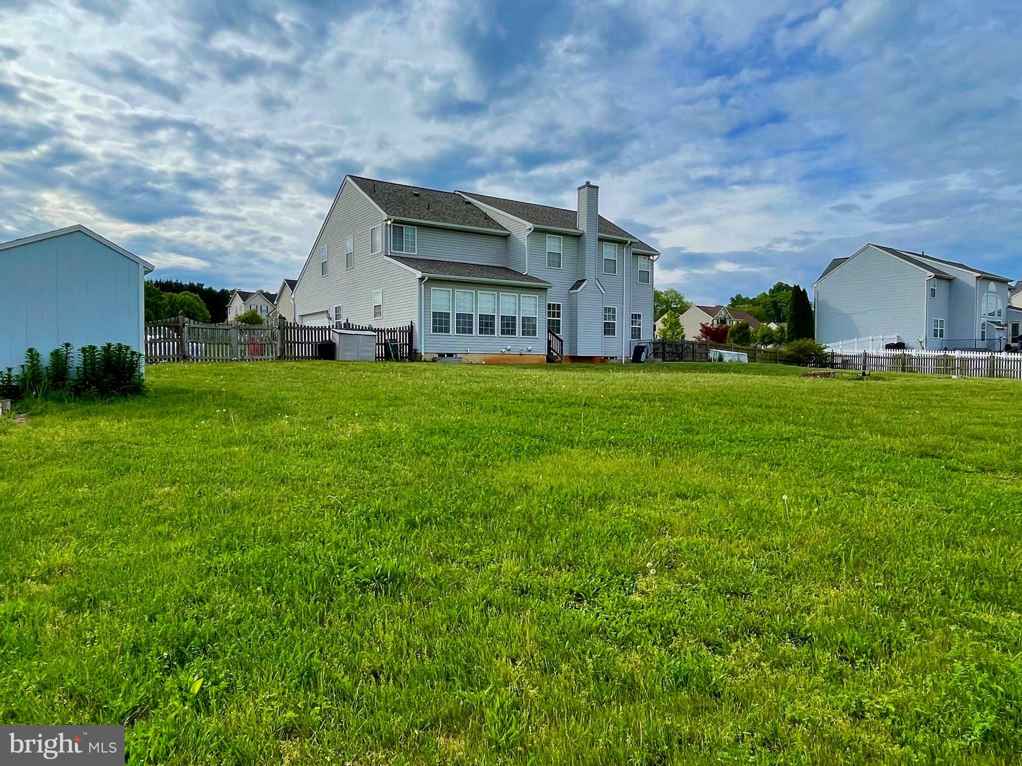 APPLE KNOLLS ESTATES - Residential