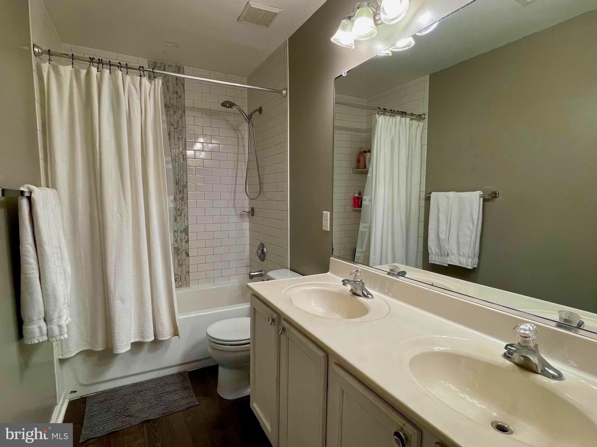 APPLE KNOLLS ESTATES - Residential