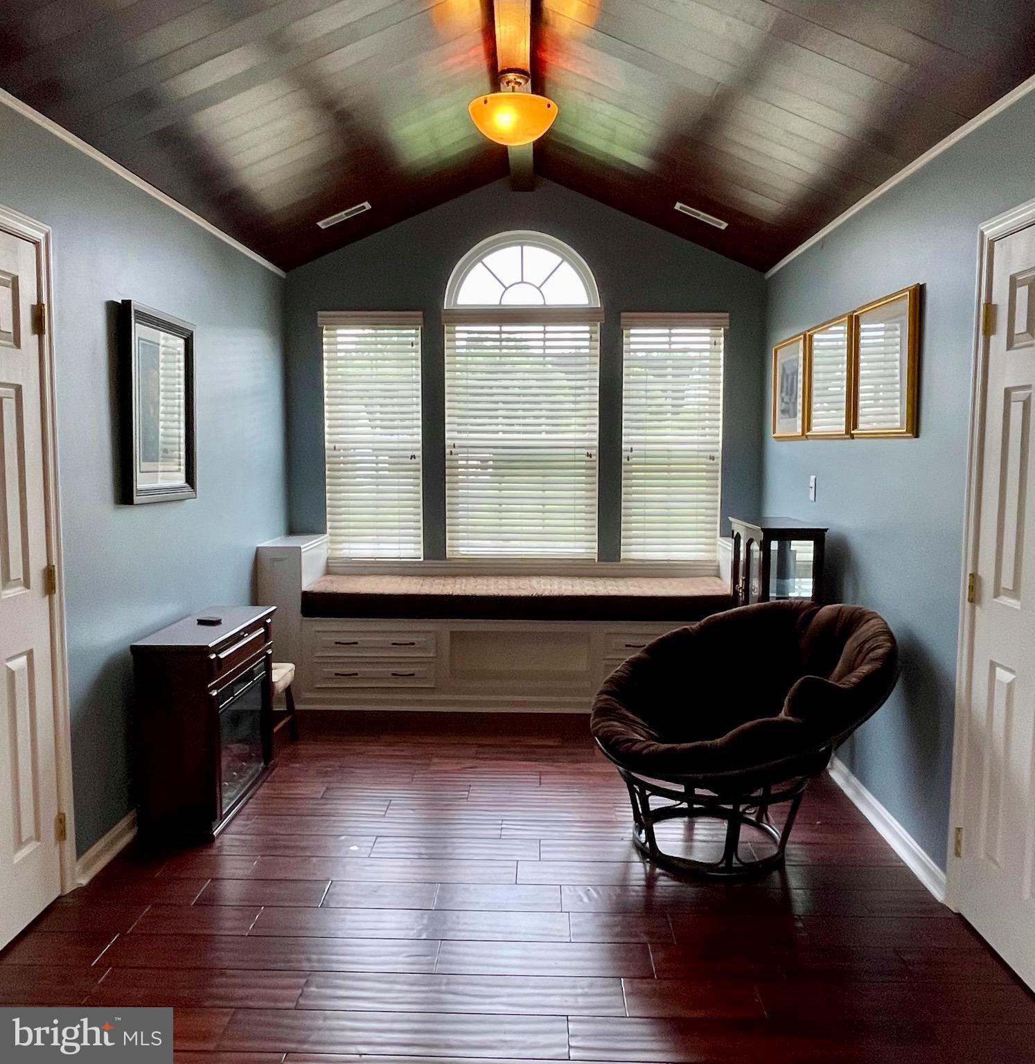 APPLE KNOLLS ESTATES - Residential