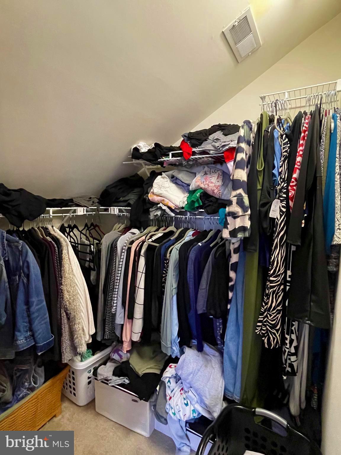 APPLE KNOLLS ESTATES - Residential