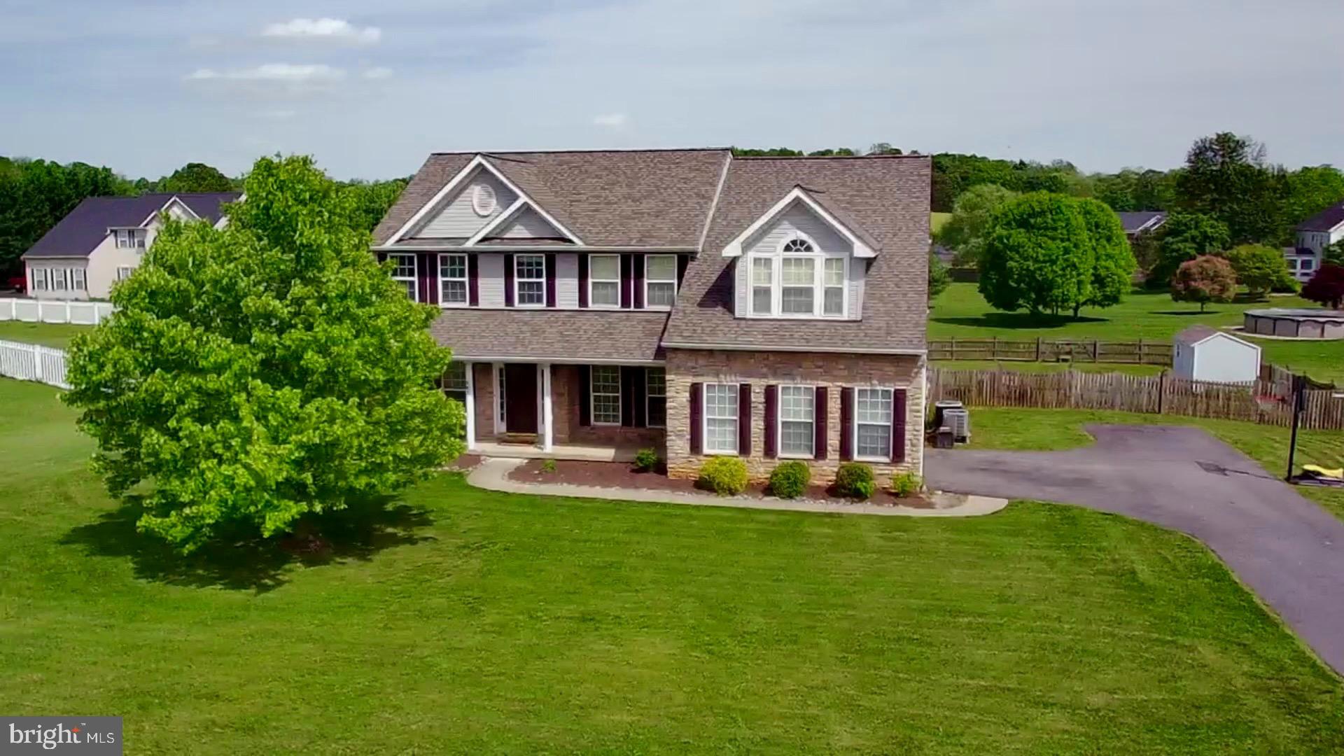 APPLE KNOLLS ESTATES - Residential