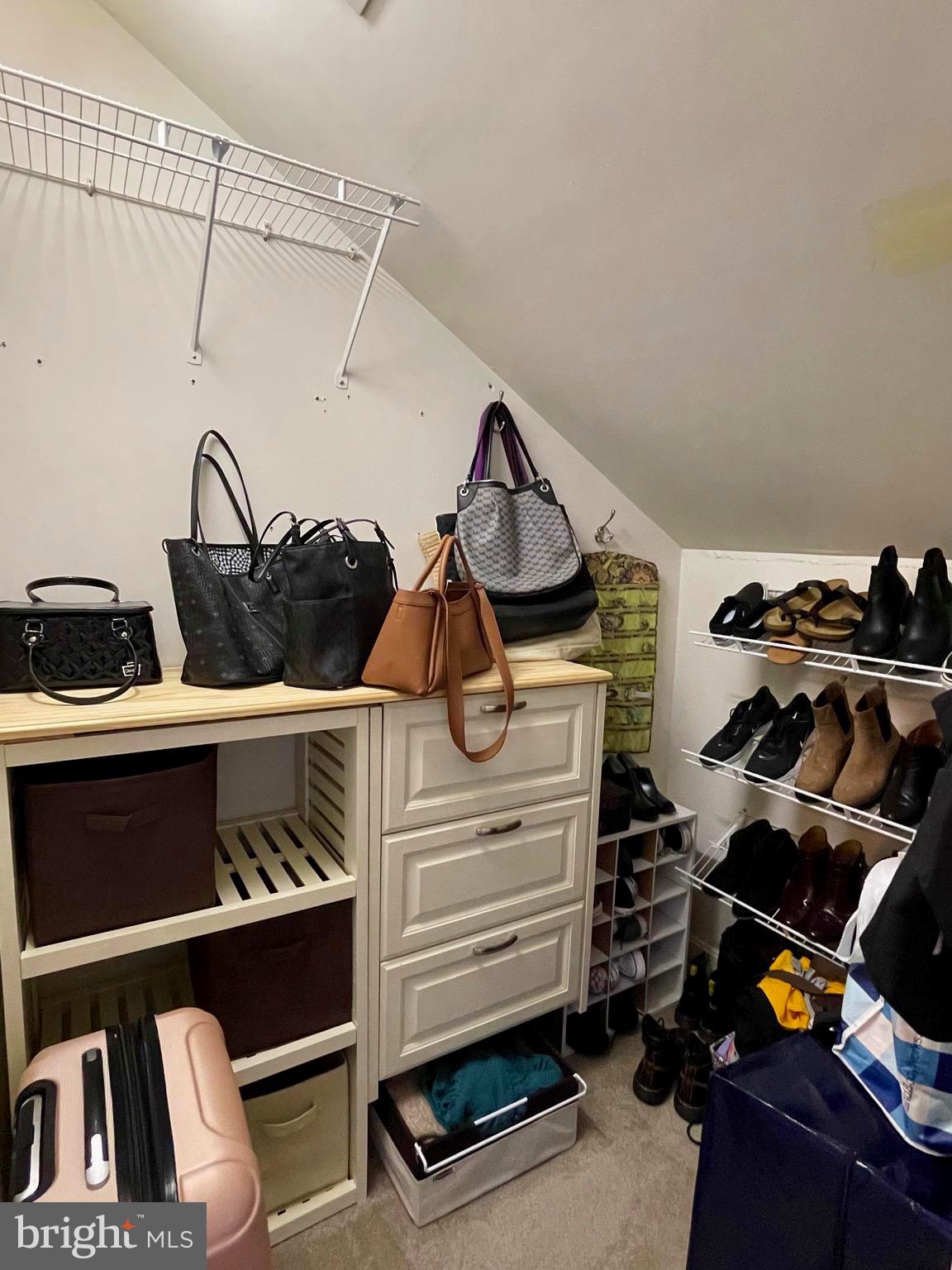 APPLE KNOLLS ESTATES - Residential