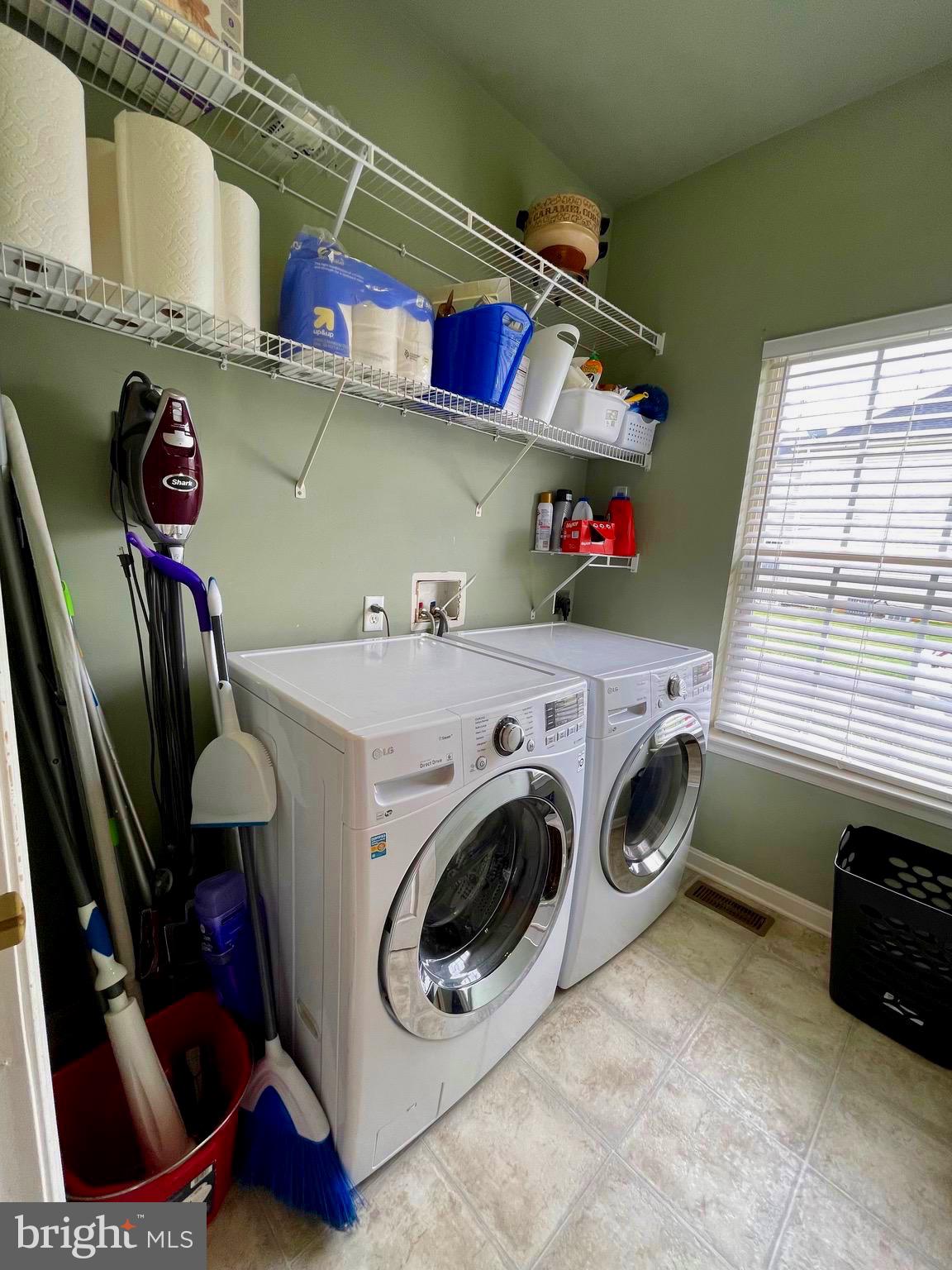 APPLE KNOLLS ESTATES - Residential