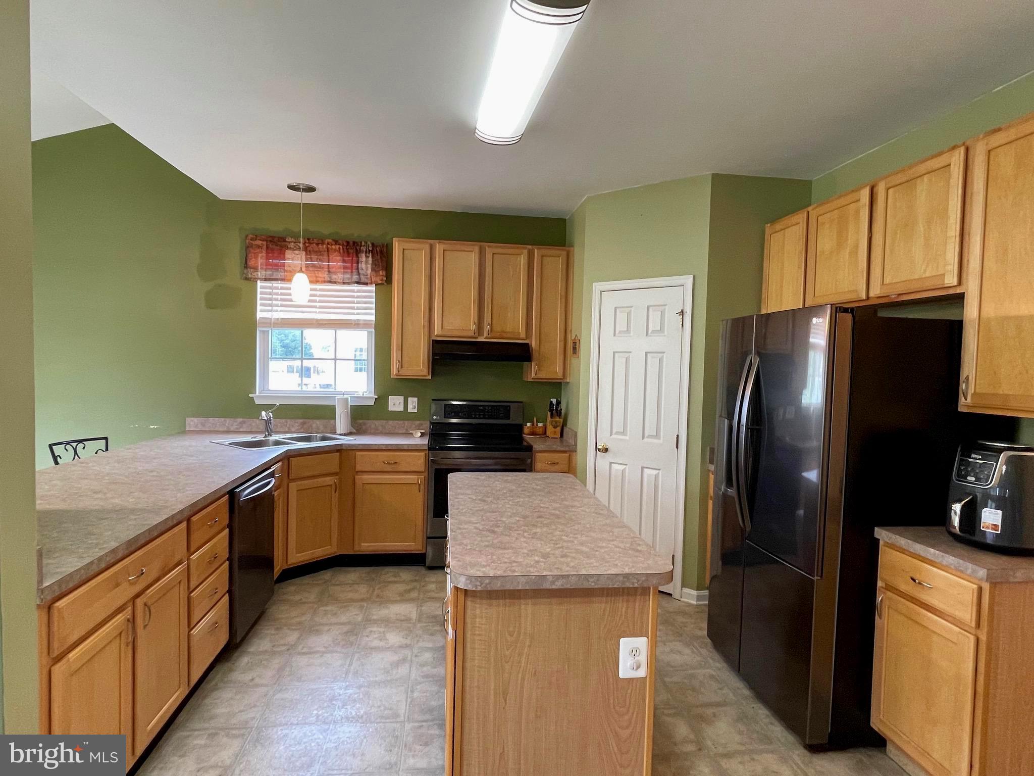 APPLE KNOLLS ESTATES - Residential