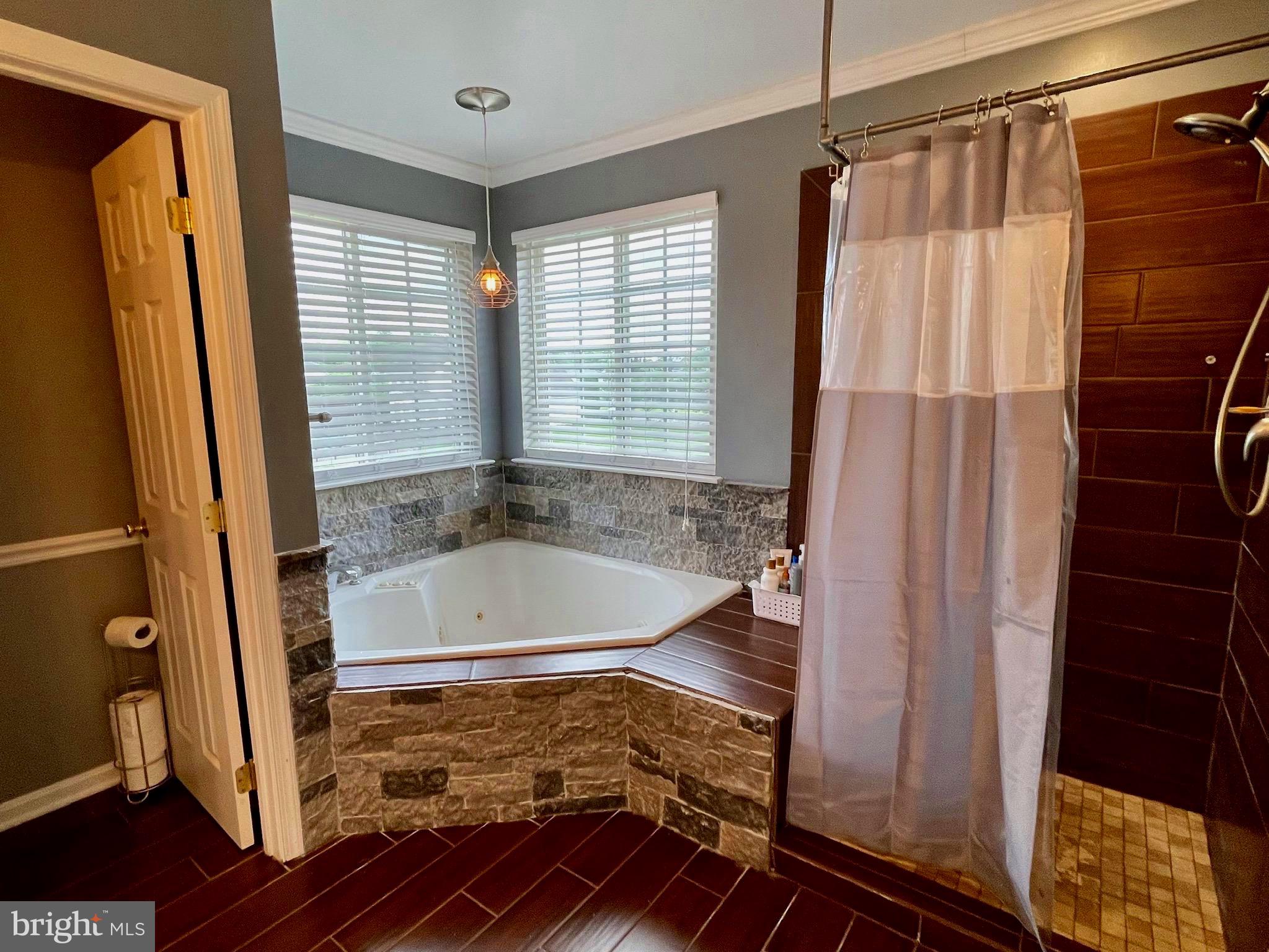 APPLE KNOLLS ESTATES - Residential