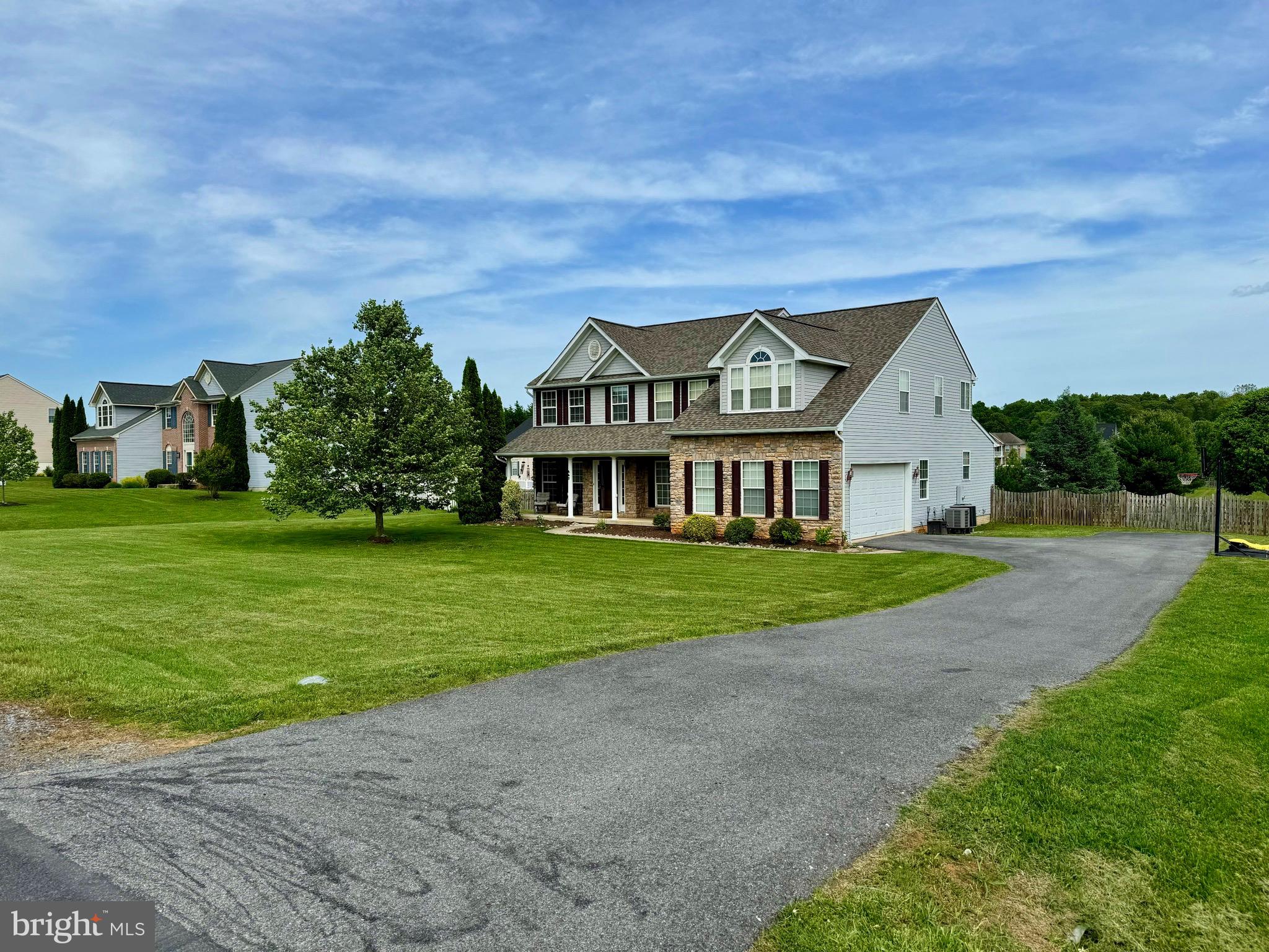 APPLE KNOLLS ESTATES - Residential