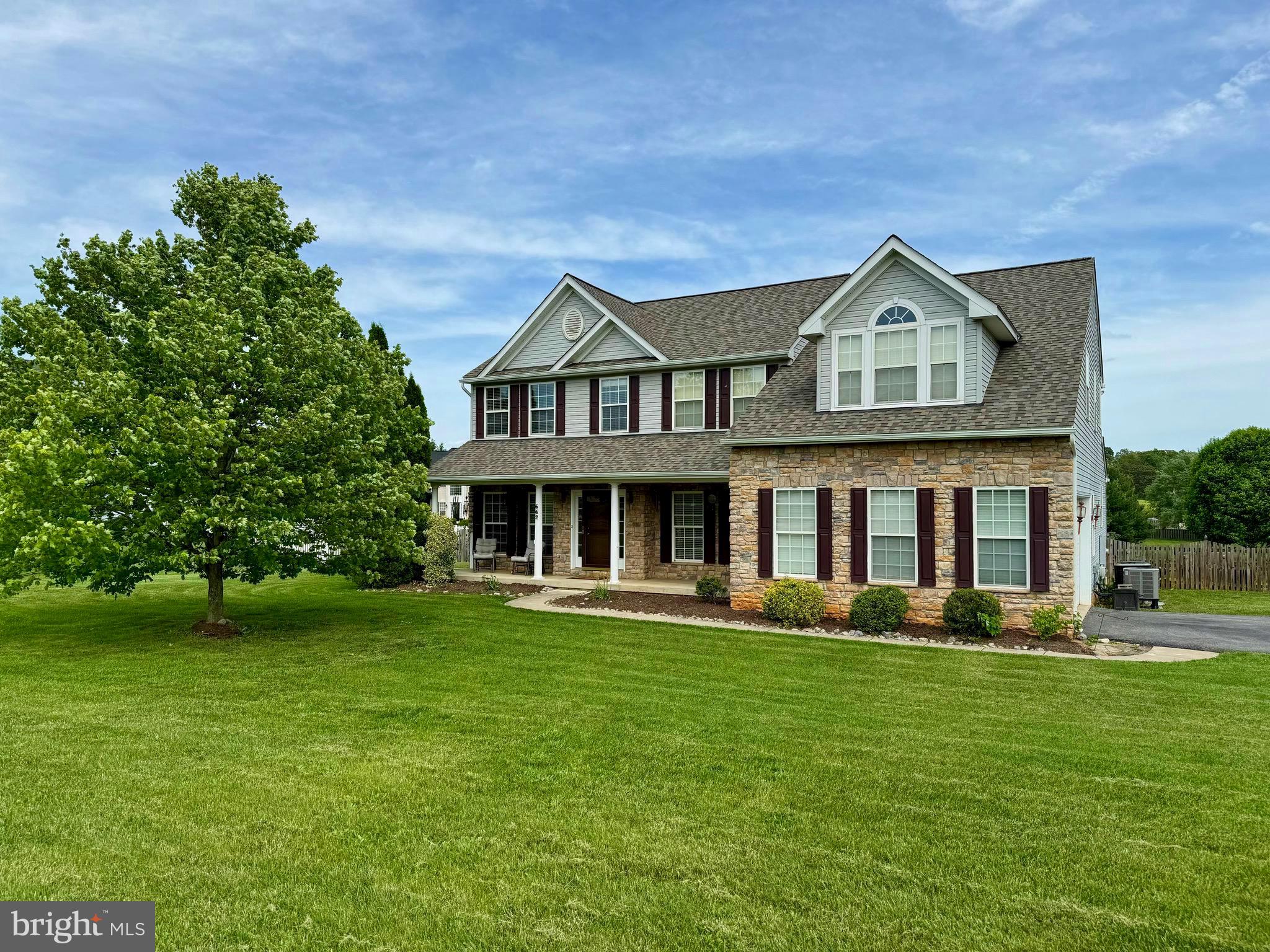 APPLE KNOLLS ESTATES - Residential