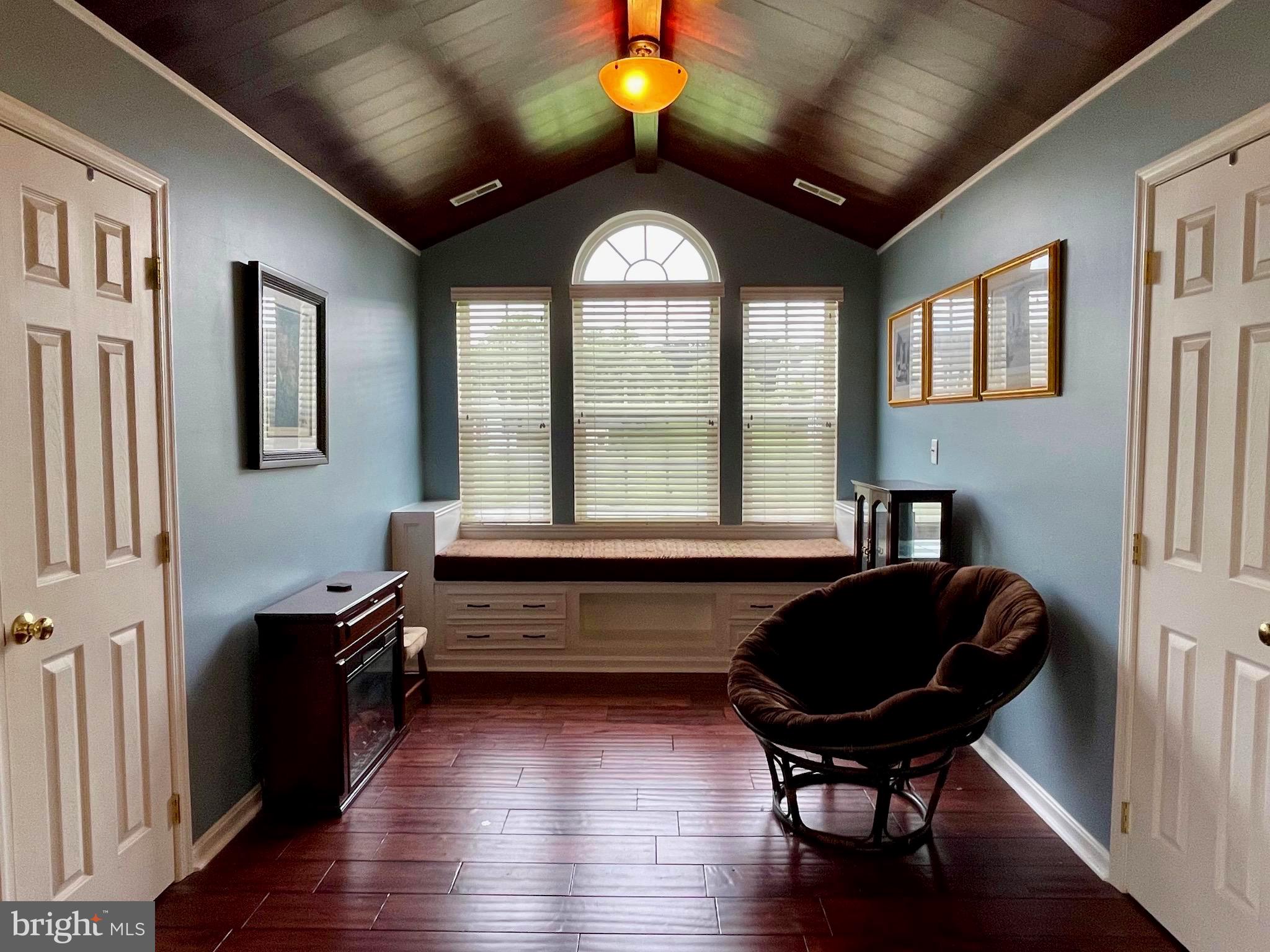 APPLE KNOLLS ESTATES - Residential