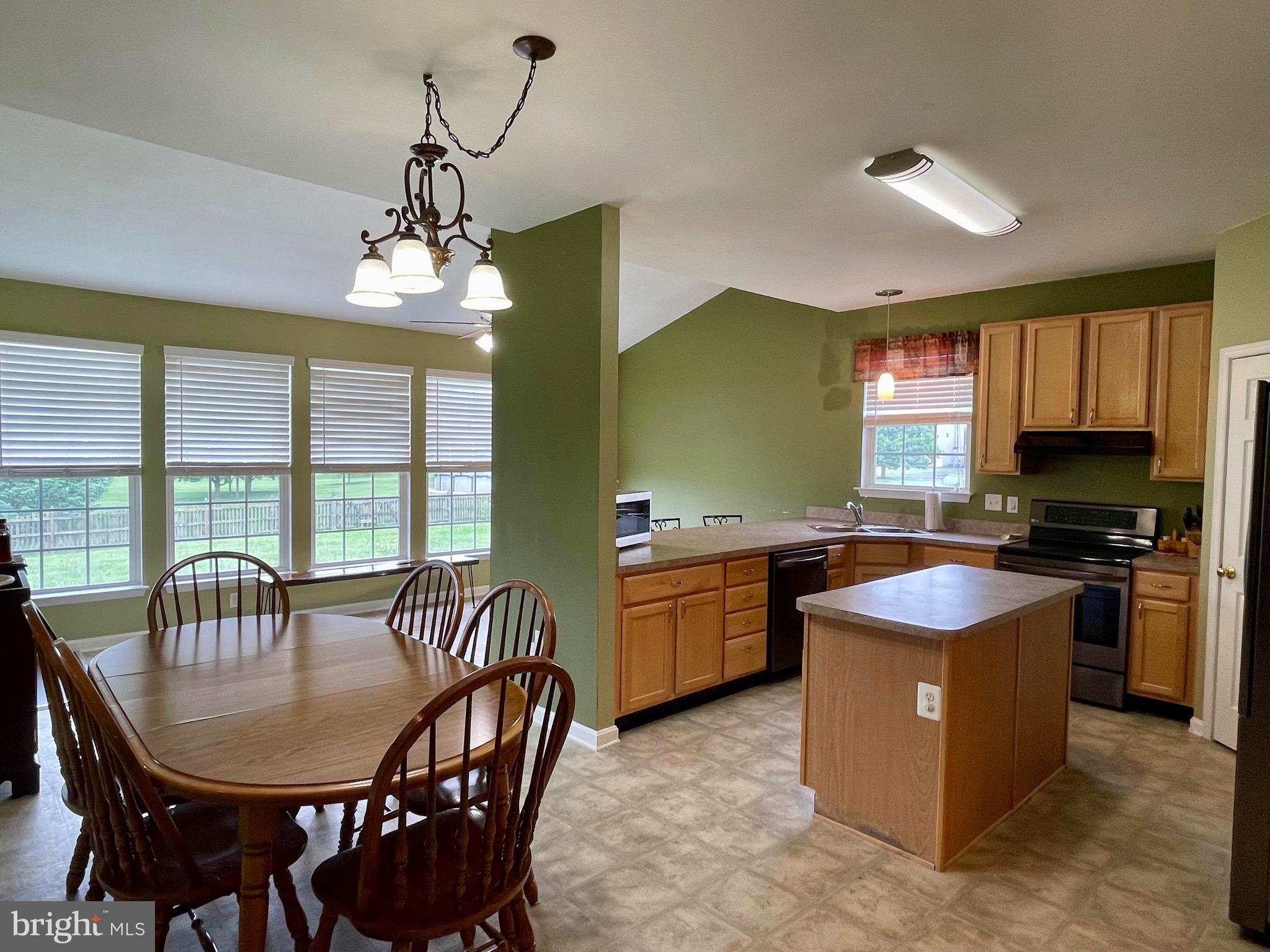 APPLE KNOLLS ESTATES - Residential